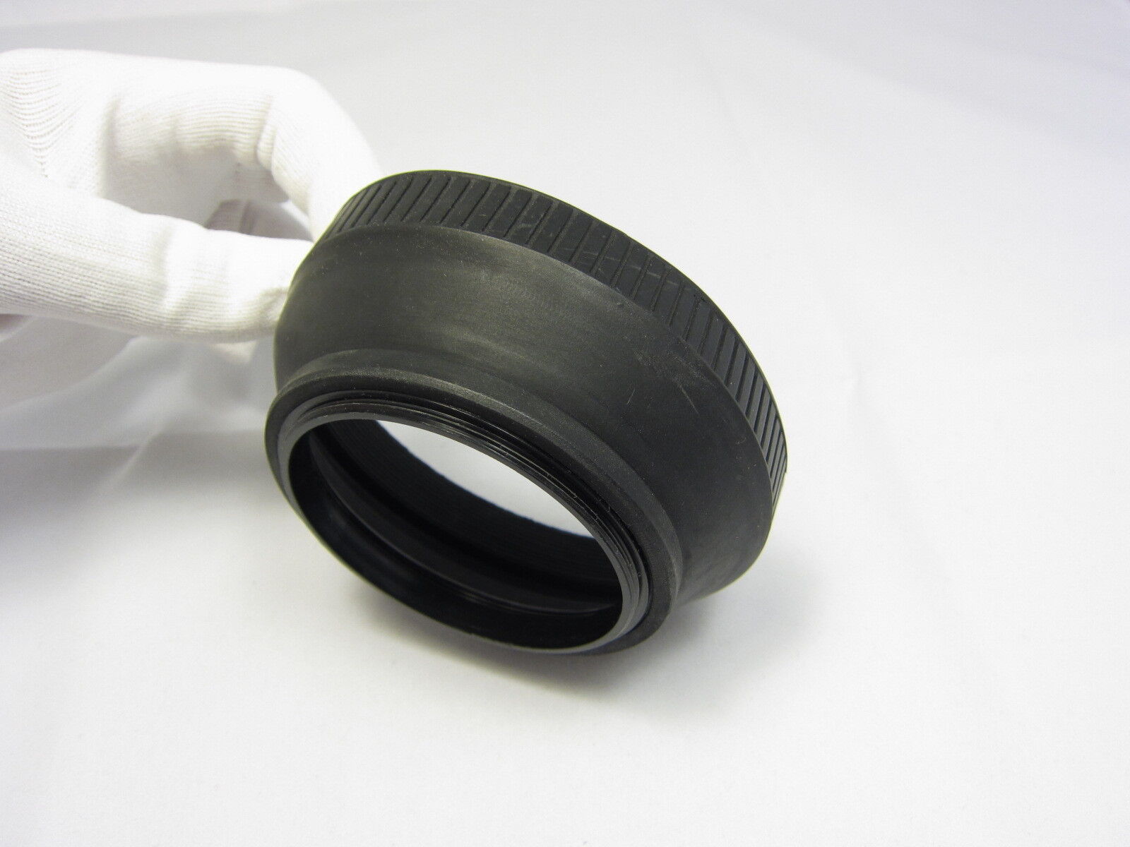 Used Unknown Brand 62mm Collapsible Rubber screw in Lens Hood N102007