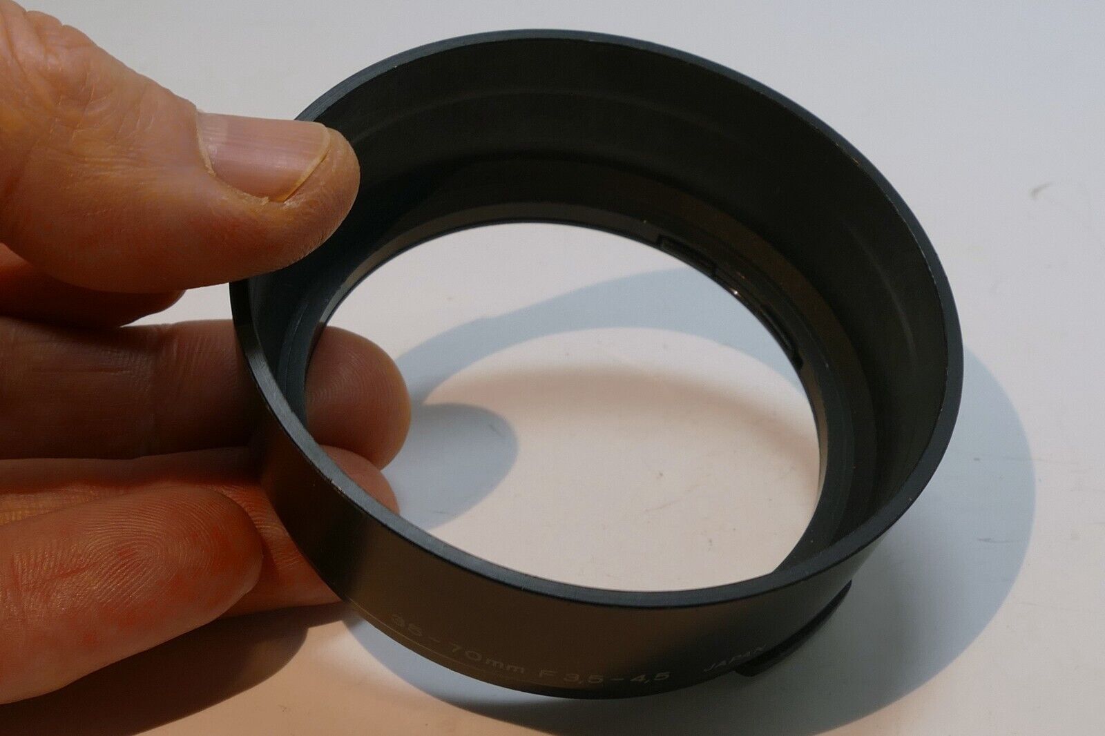 Olympus 35-70mm f3.5-4.5 AF lens hood shade for