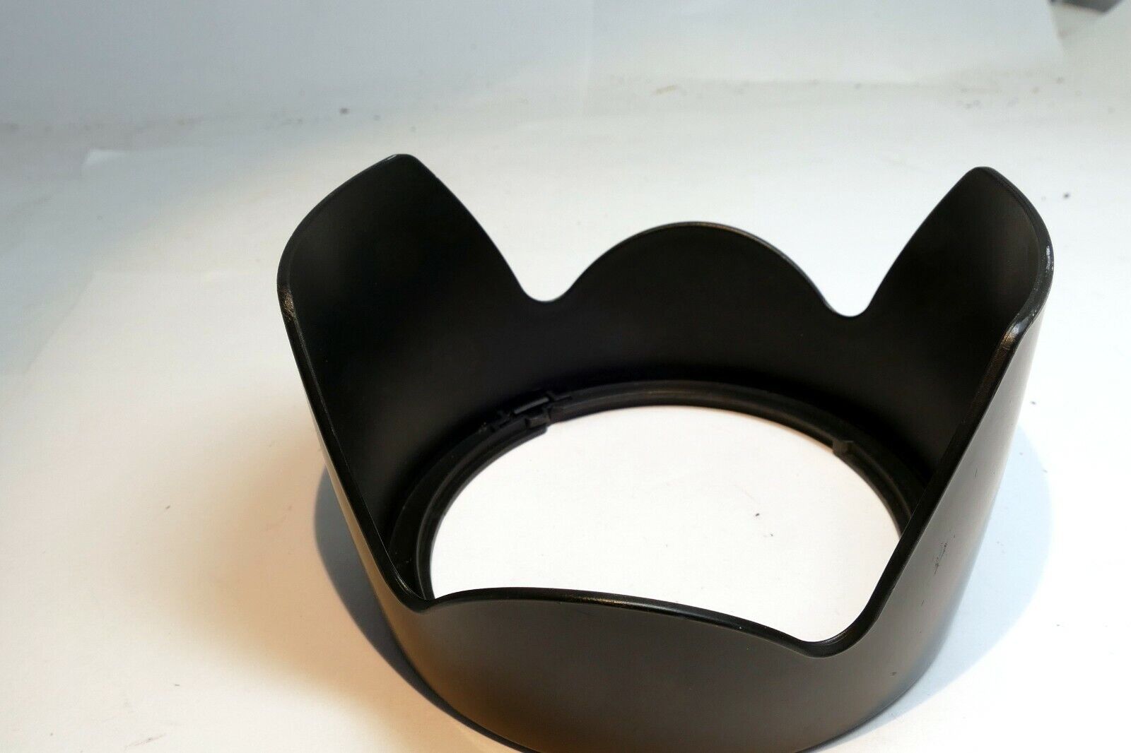 Replacement  EW-83J  Lens Hood Shade for Canon EF 24-105mm f4L is USM Lens