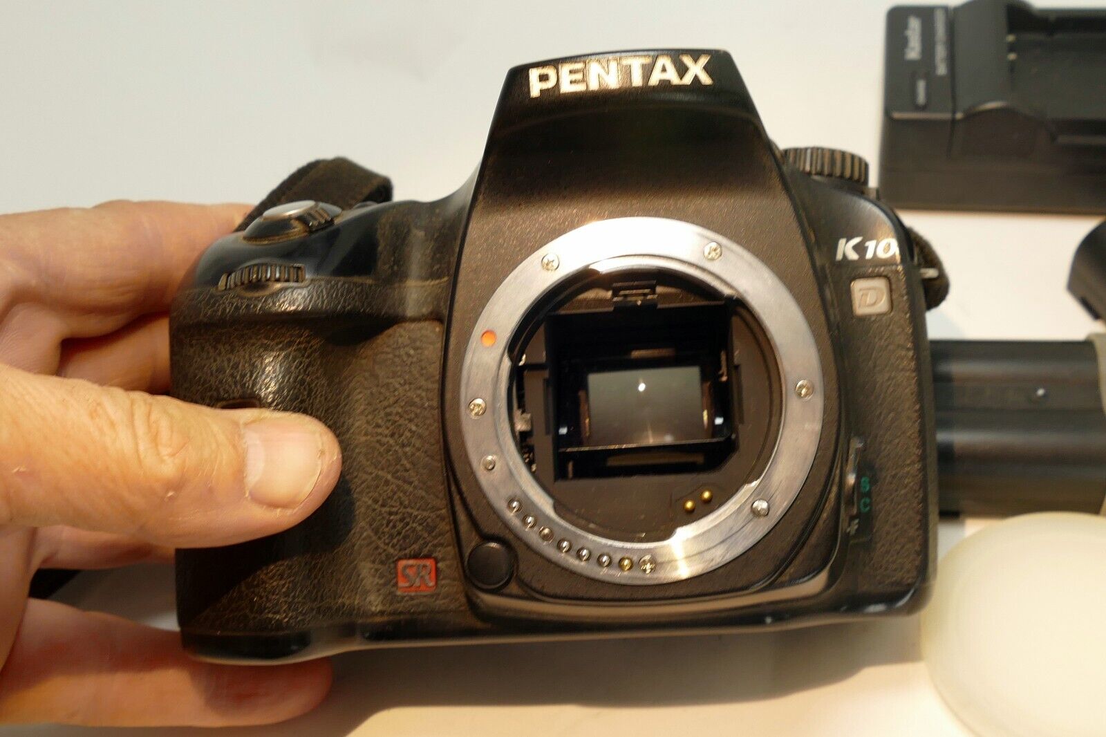 PENTAX Pentax K K10D 10MP Digital SLR Camera Body Only w/ charger battery