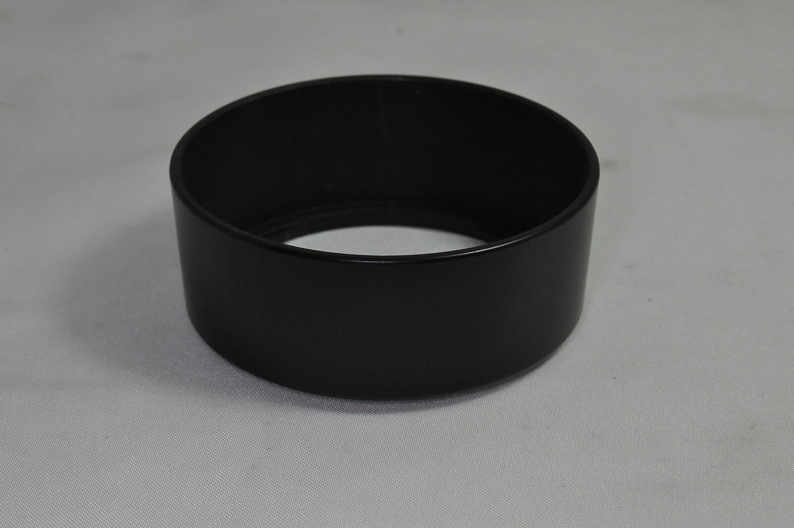 Twist on Plastic Lens Hood Inner diameter 61.9mm 5310032