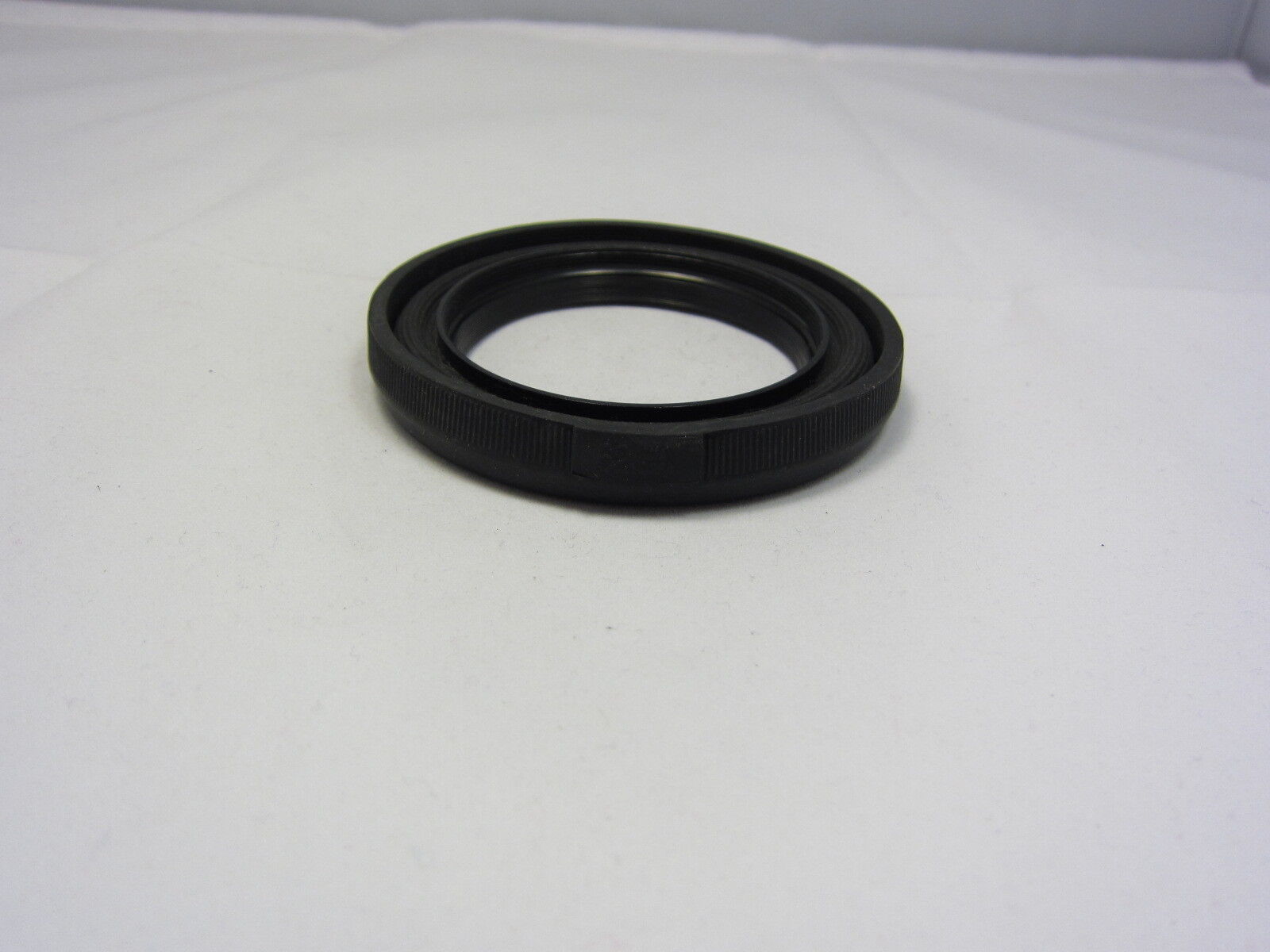 Used 62mm Collapsible Rubber Screw in Lens Hood Made in Korea N102033