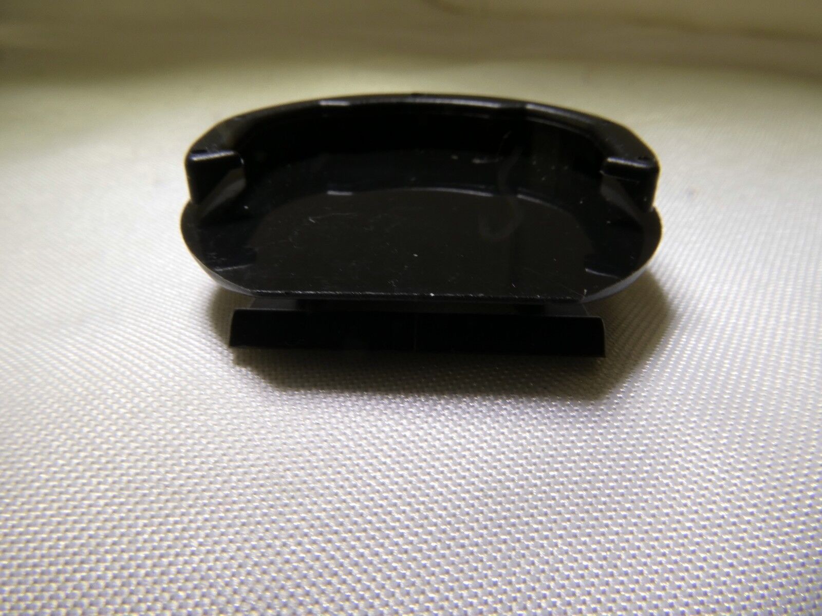 Nikon DK-8 Round Eyepiece Shield Cap Dust Cover for F100 N90/N90s  N8008 s - OEM
