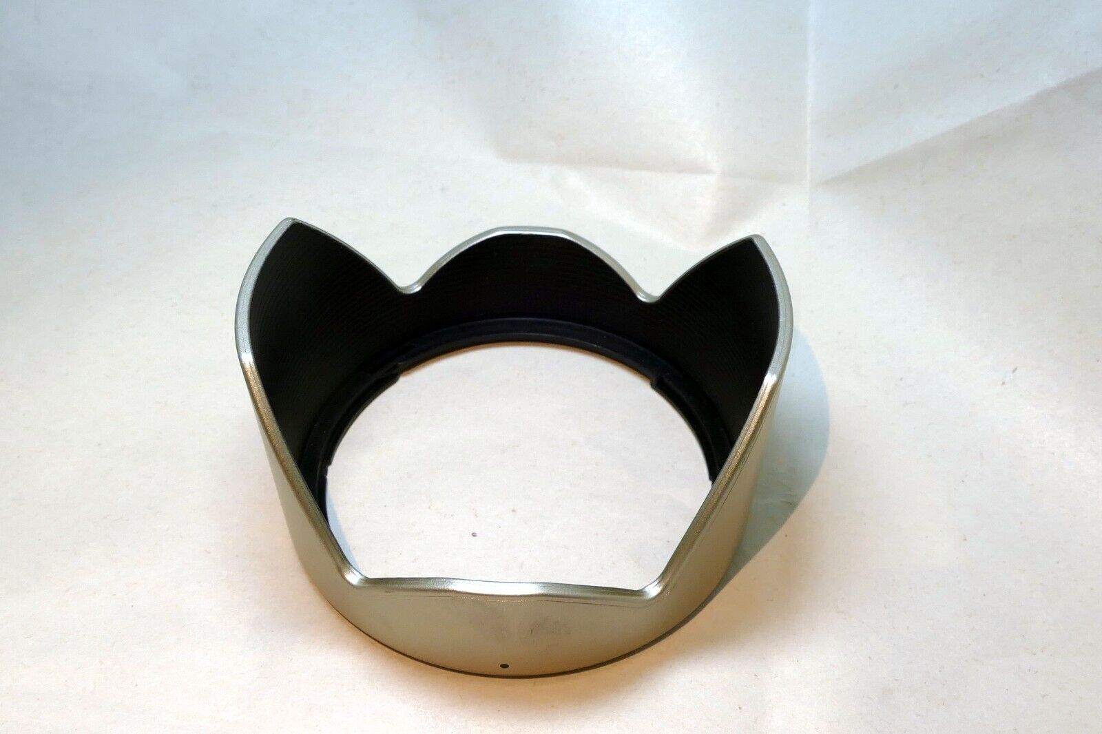 Tamron 104FH Lens Hood Shade for 28-200mm f2.8-5.6 17-28mm  - silver