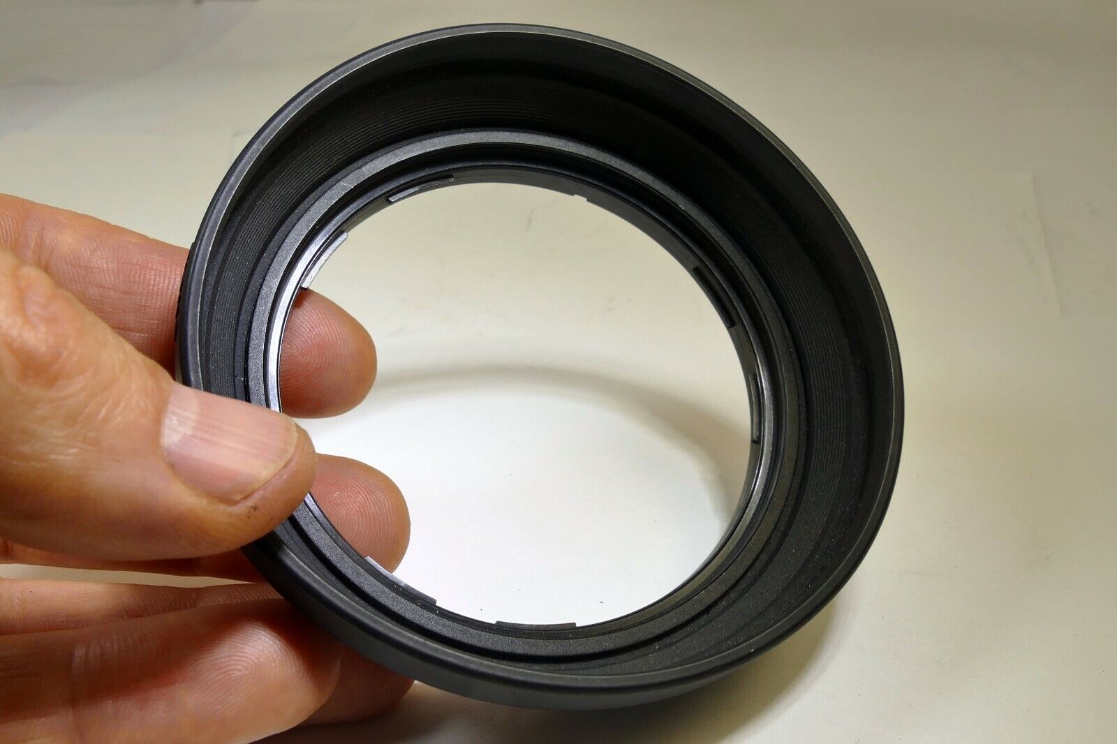 SIGMA twist on Rubber Hood shade for 28-200mm lens AF 72mm rim  f3.8-5.6