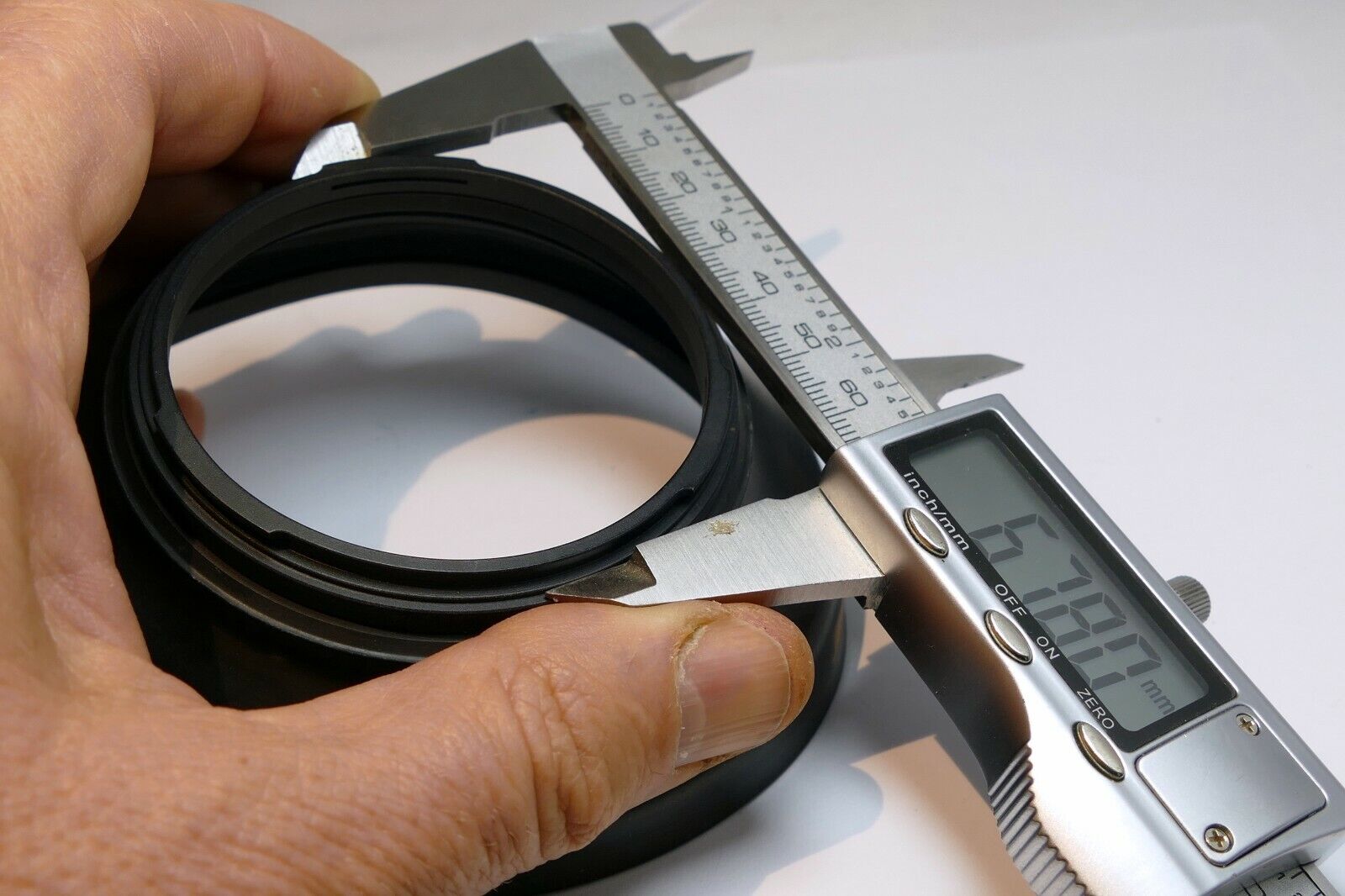 Quantaray Bayonet Lens Hood Shade unknown brand twist on type