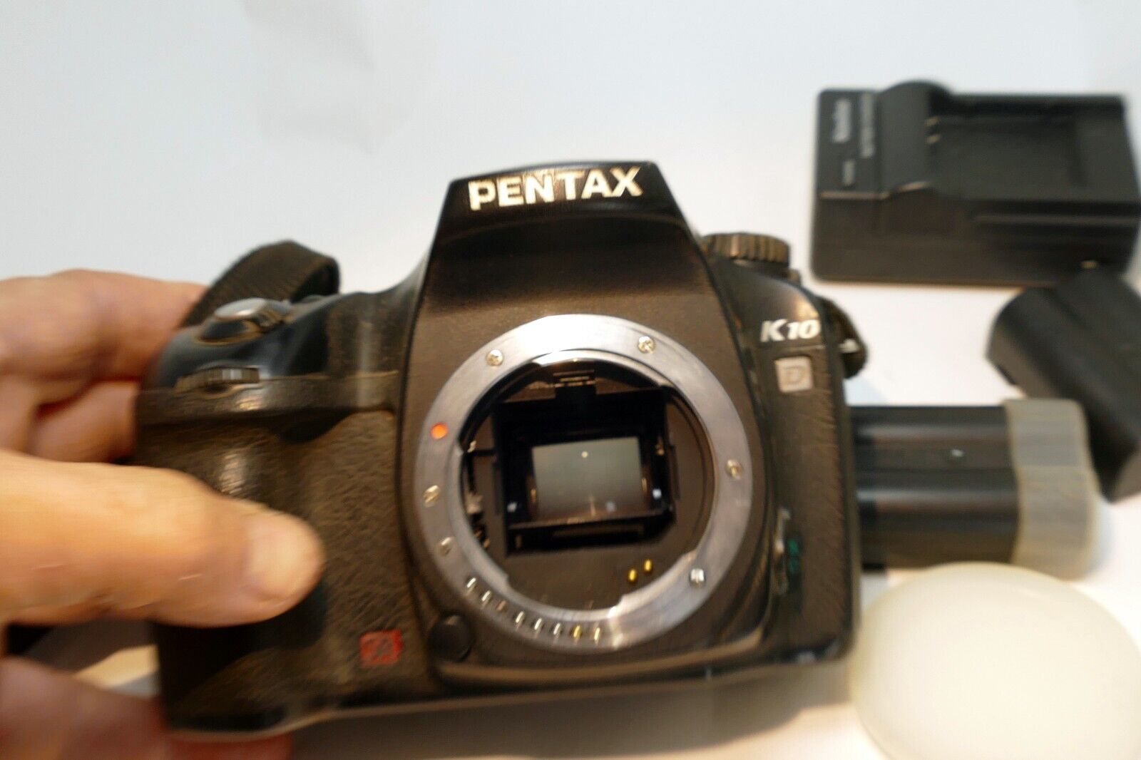 PENTAX Pentax K K10D 10MP Digital SLR Camera Body Only w/ charger battery