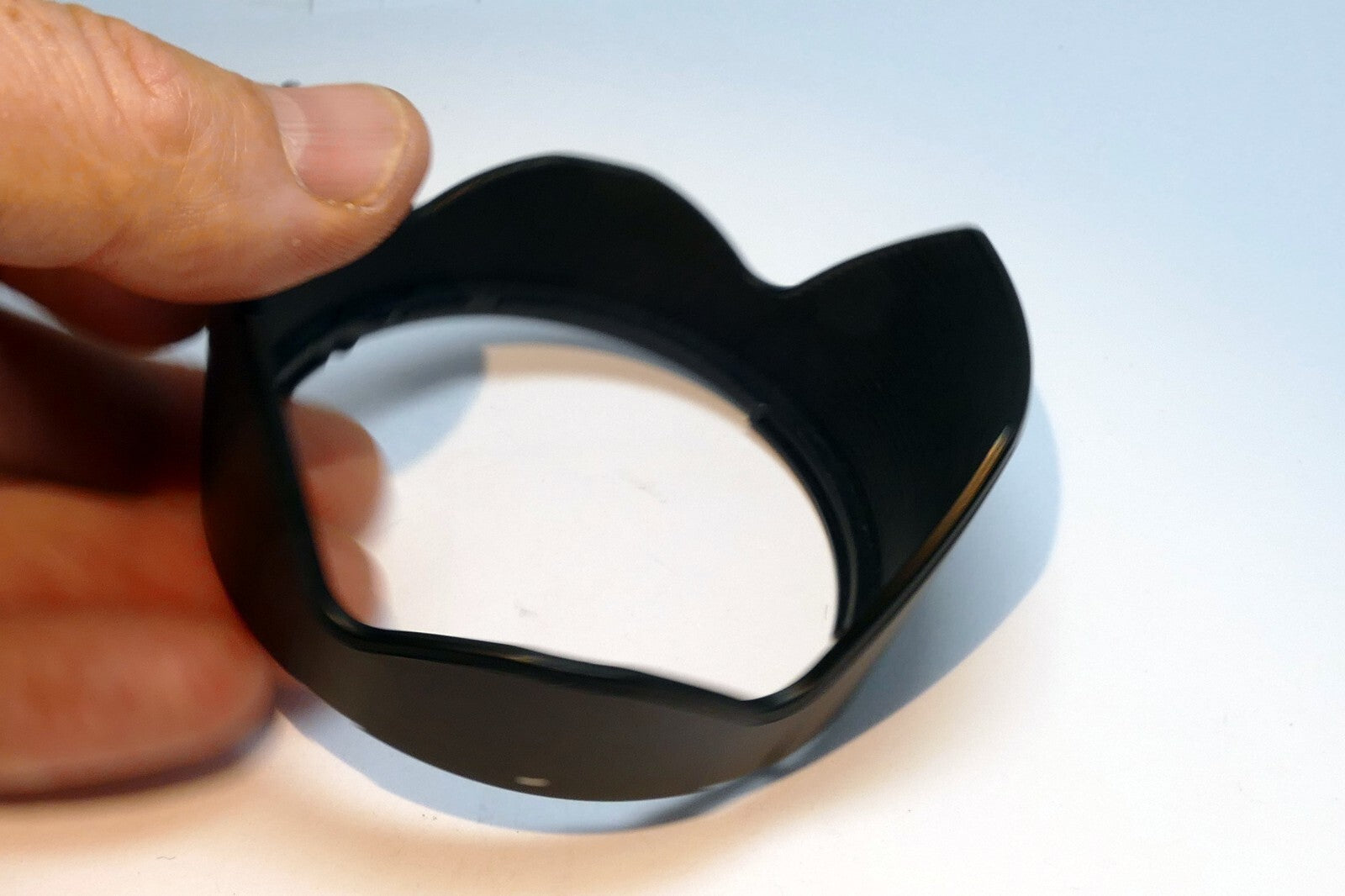 Quantaray Lens Hood Shade for 28-200mm f/3.8-5.6 18-200mm (62mm rim)