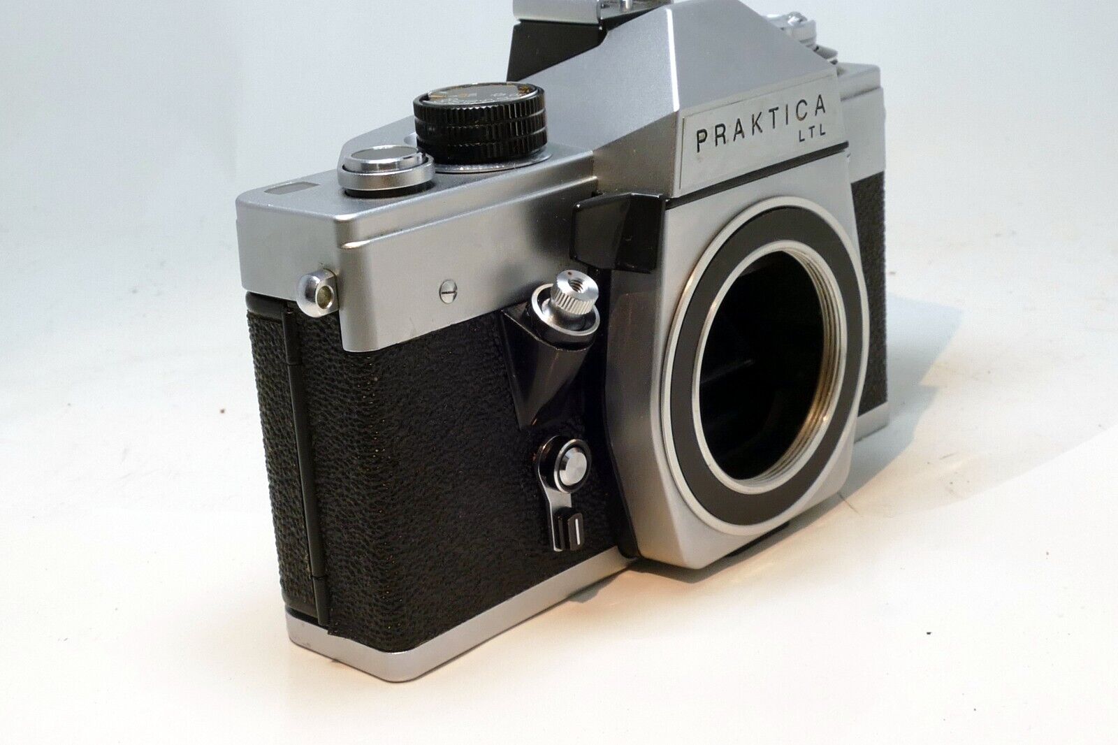 PRAKTICA LTL M42 CAMERA BODY Only - Meter is inop , shutter works