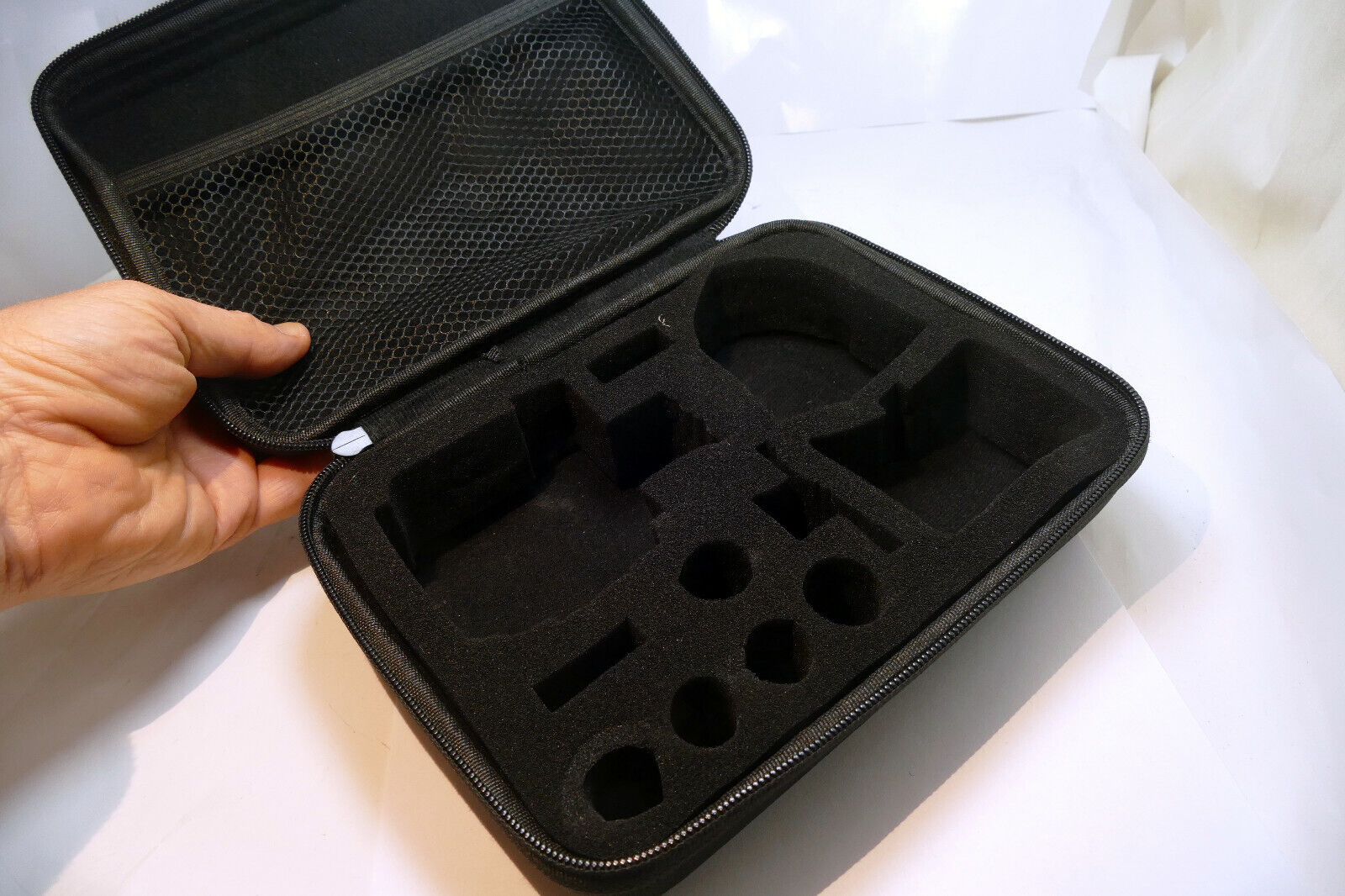 Apeman 4K A87 Action Camera hard case organizer with zipper and dividers