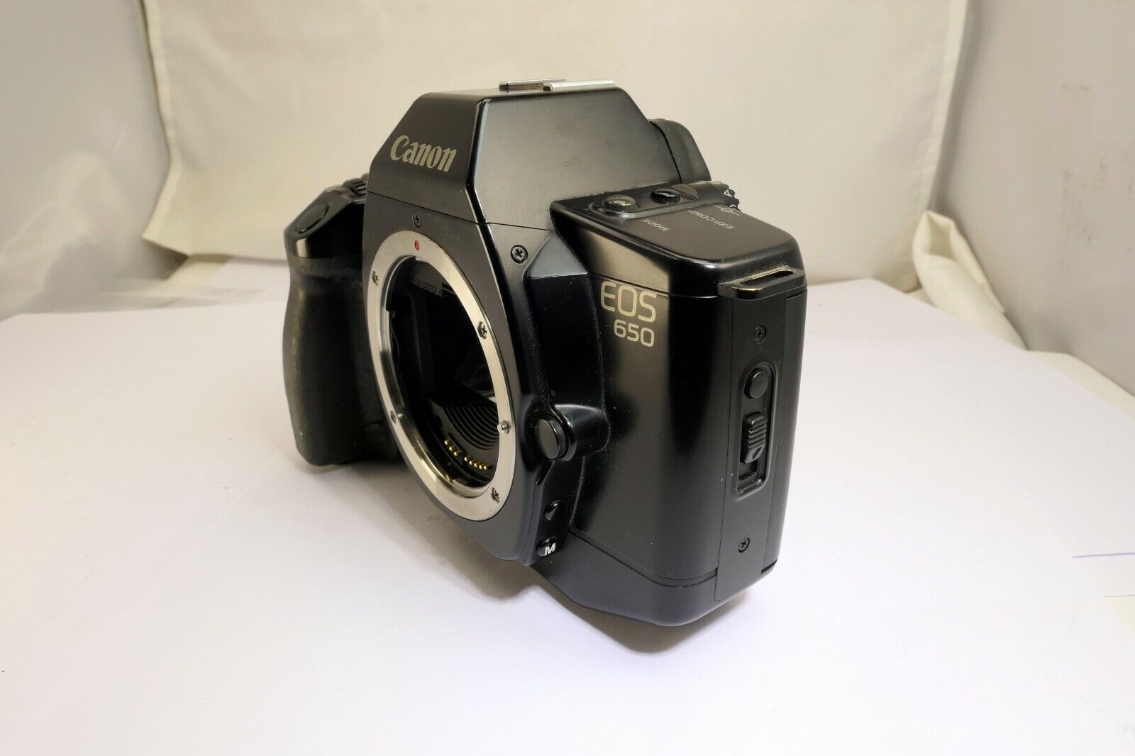 Canon EOS 650 35mm SLR Film SLR body only vintage