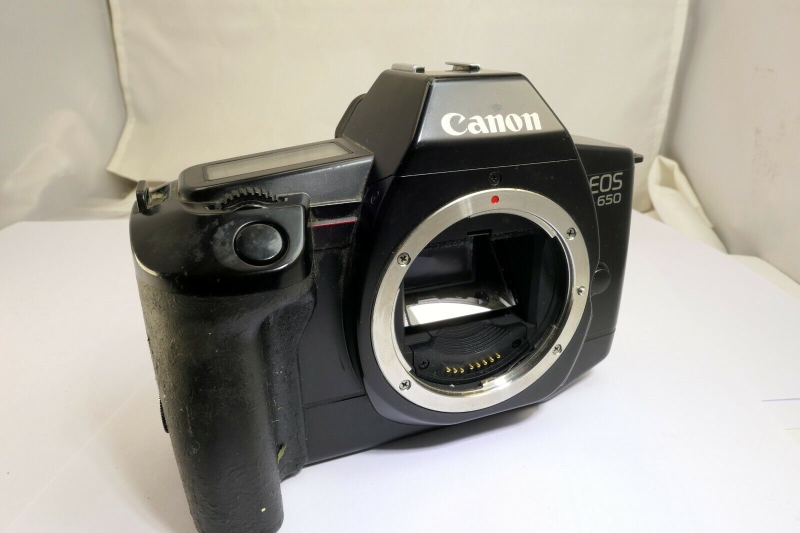 Canon EOS 650 35mm SLR Film SLR body only vintage