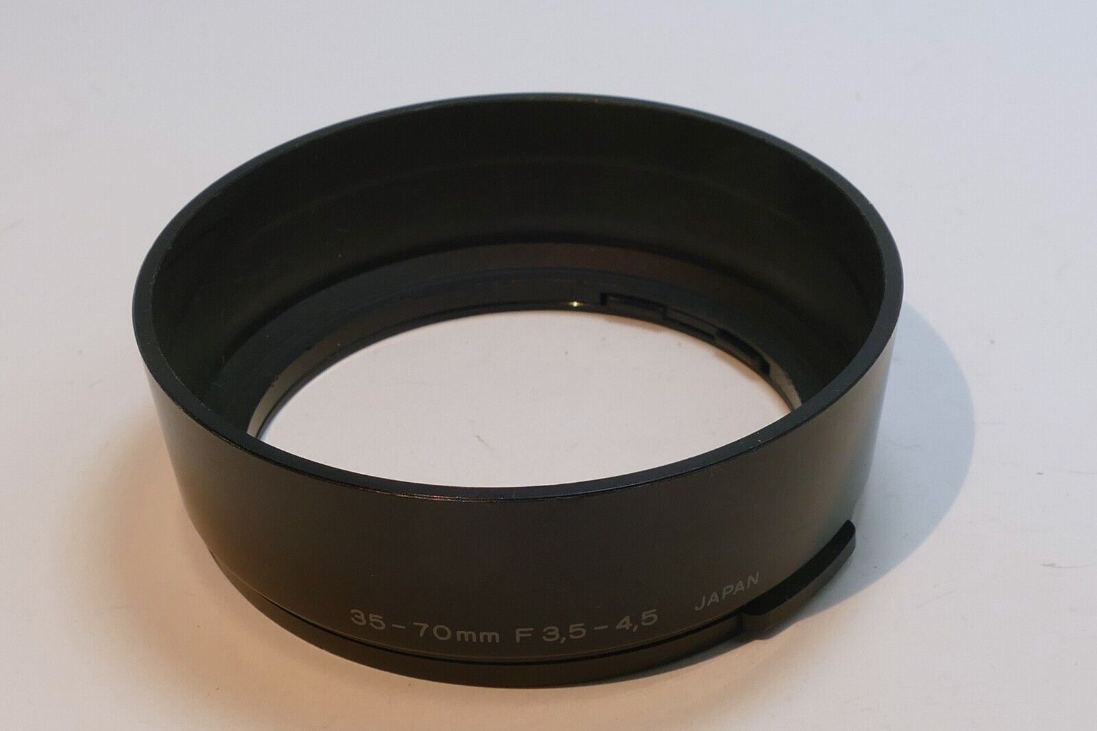 Olympus 35-70mm f3.5-4.5 AF lens hood shade for