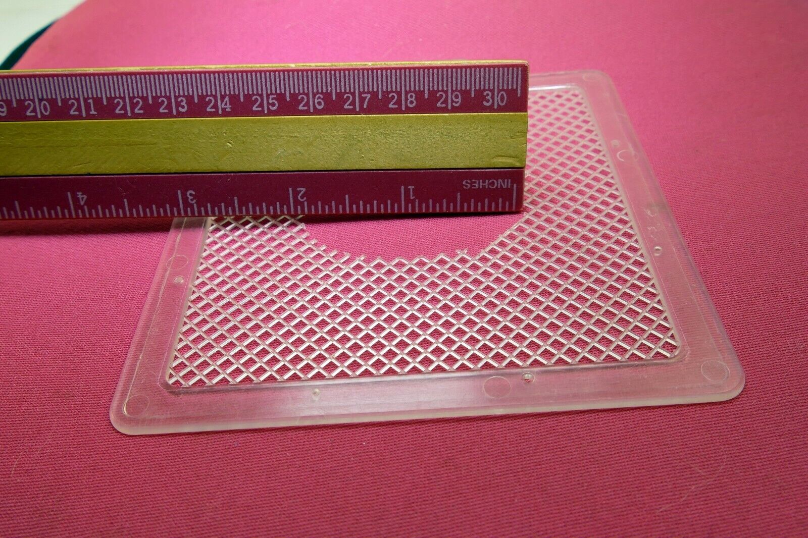 Lindahl Vignette Mask 4.5X4.5" small Horizontal Oval 2" creative High key