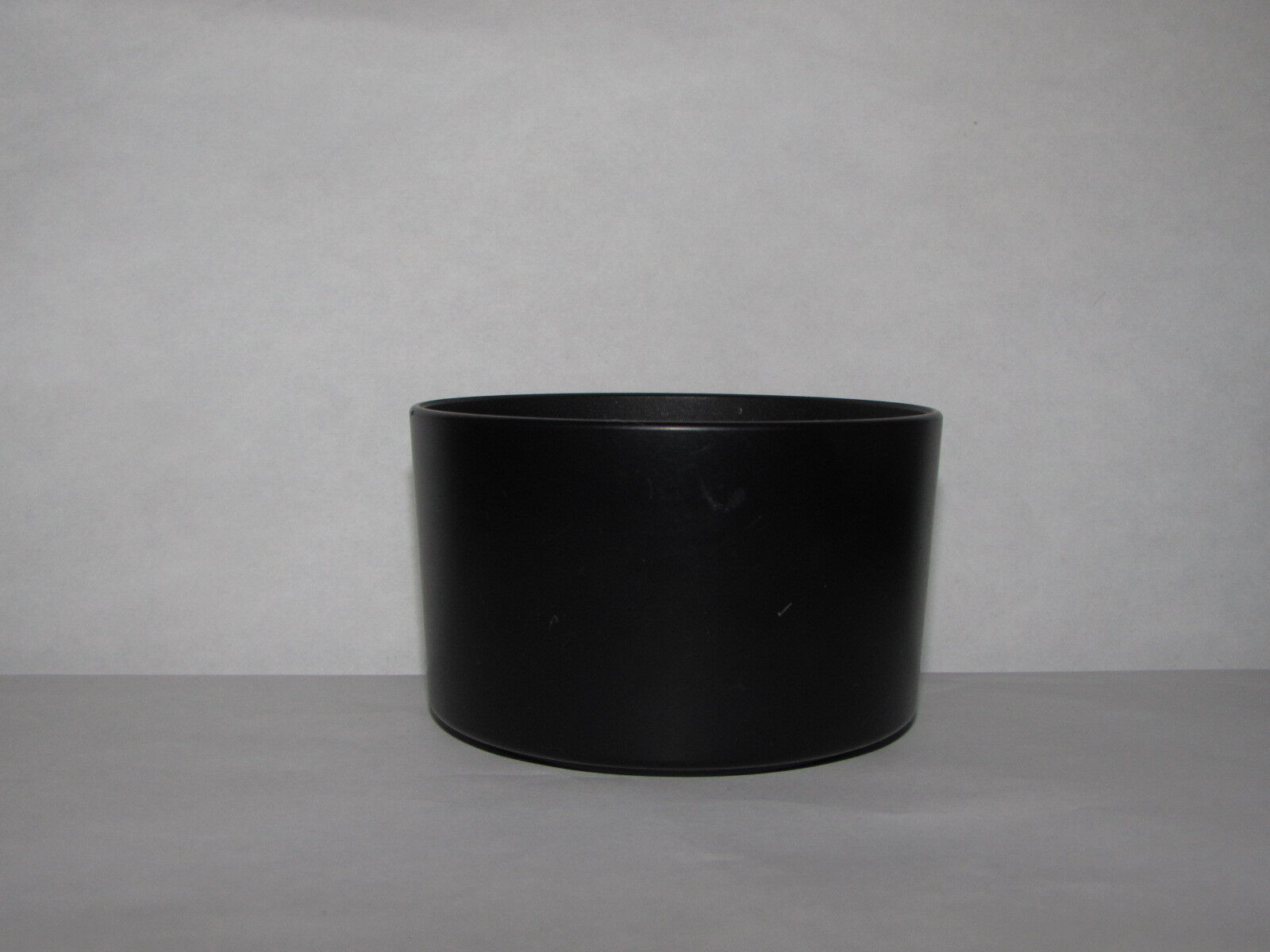 Twist on type Plastic Lens Hood unknown brand 61.7mm ID