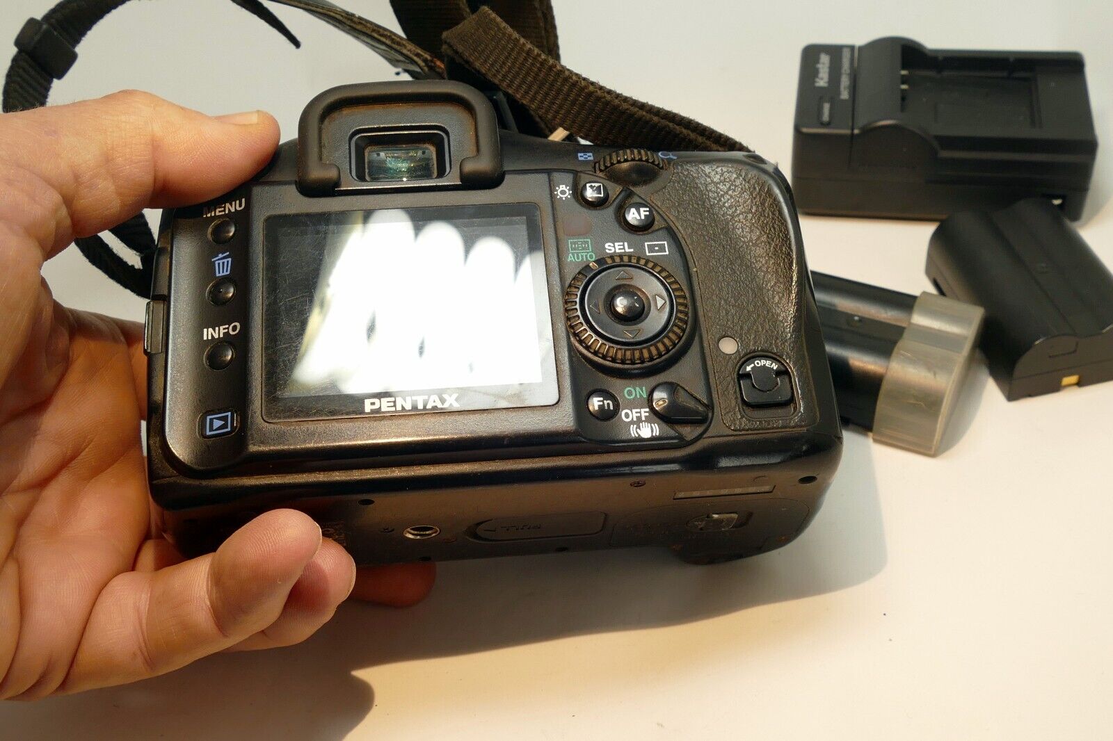 PENTAX Pentax K K10D 10MP Digital SLR Camera Body Only w/ charger battery