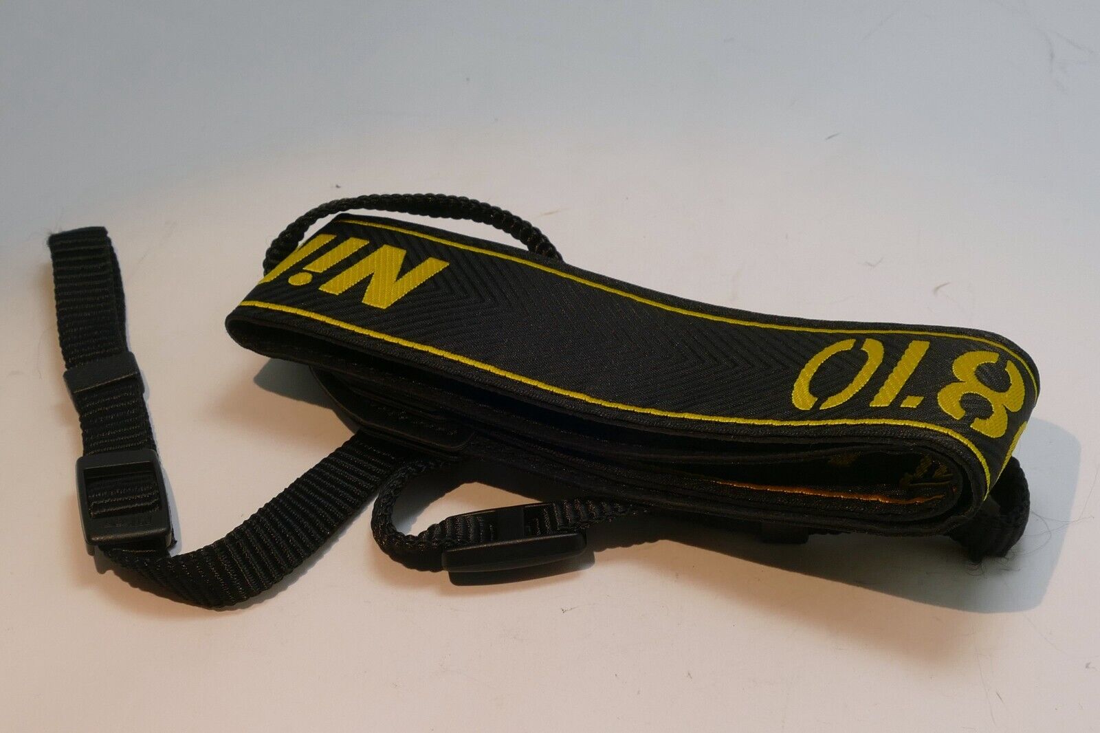 Nikon D810 AN-DC12 AN DC12 Shoulder neck Strap for D810 - Original OEM