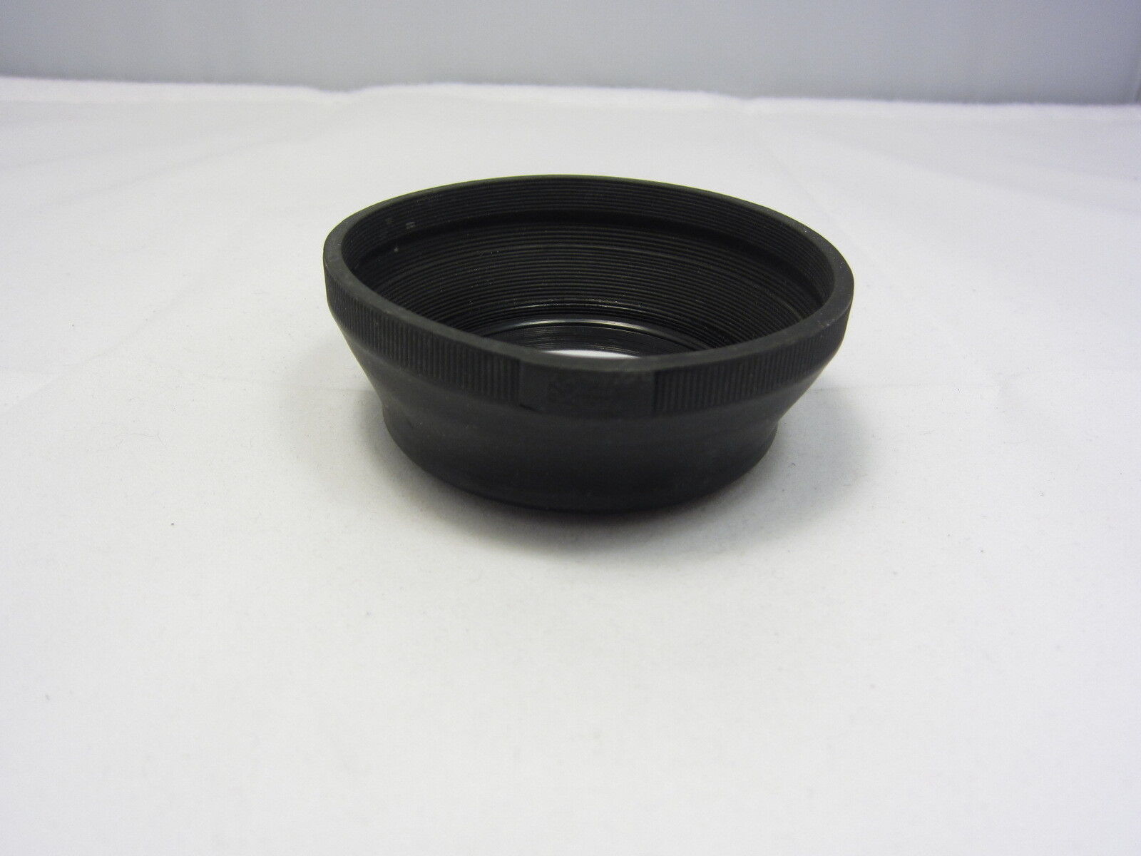 Used 62mm Collapsible Rubber Screw in Lens Hood Made in Korea N102033