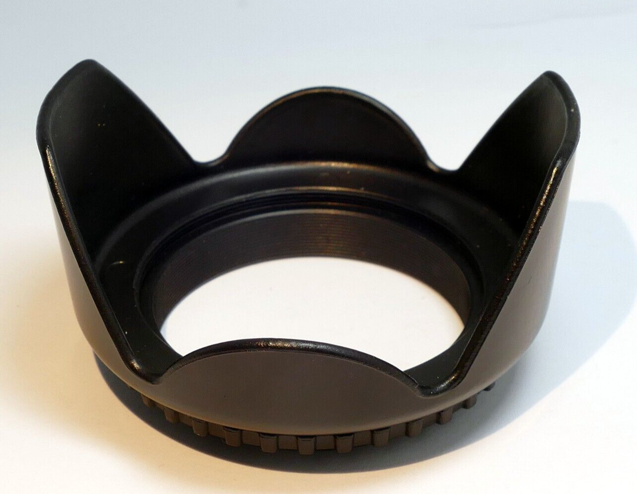 52mm Petal Lens hood shade threaded screw in for 18-55mm