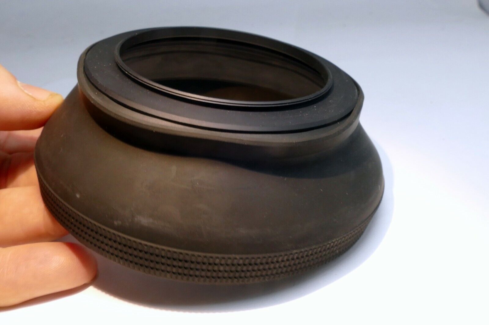 68.5mm rubber Lens Hood Shade screw in (unusual size) 69 mm