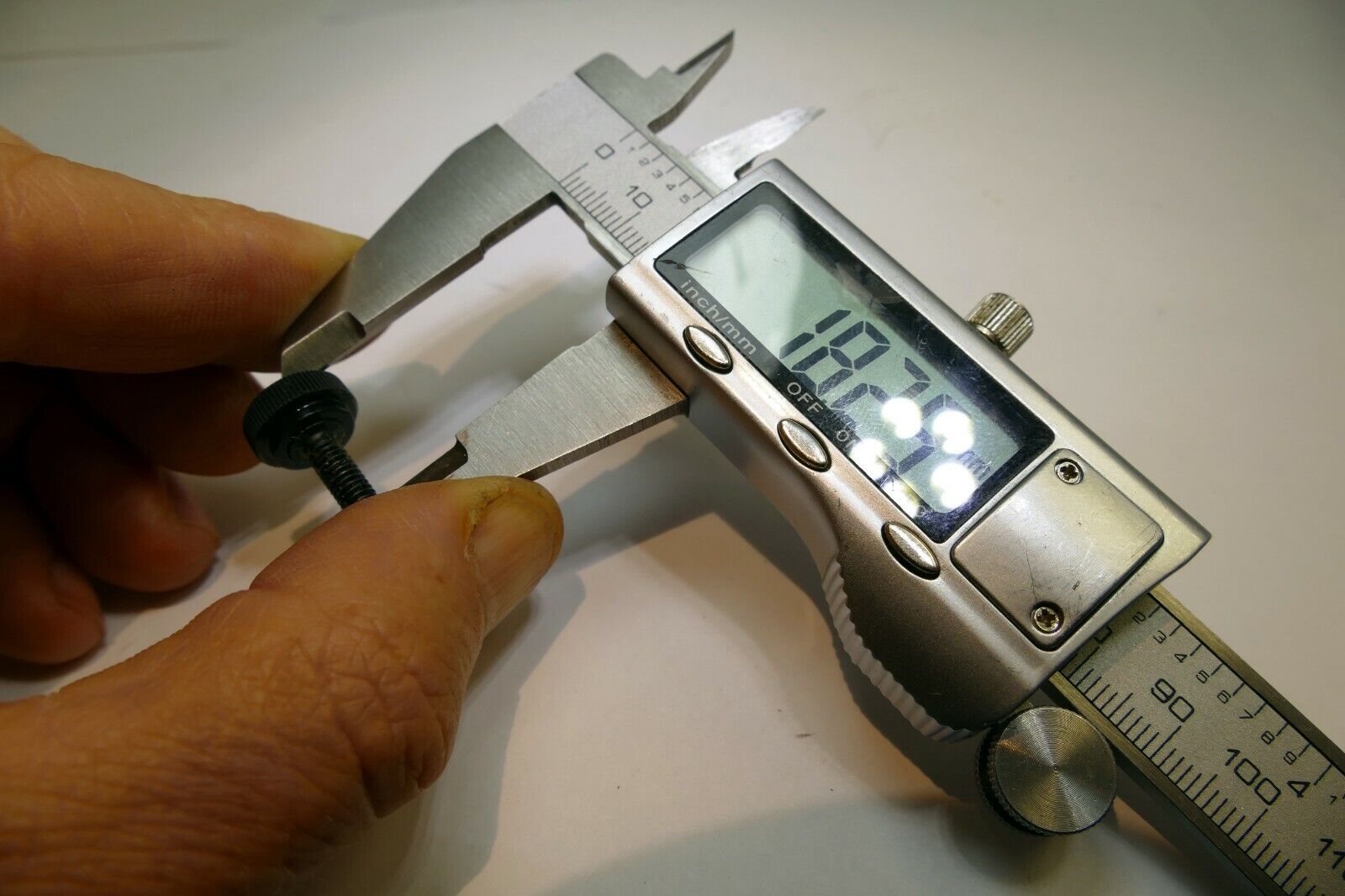 Locking Screw  for Lindahl Specialties LS Vignetter Lens Shade 4.5" 43-1245 1246