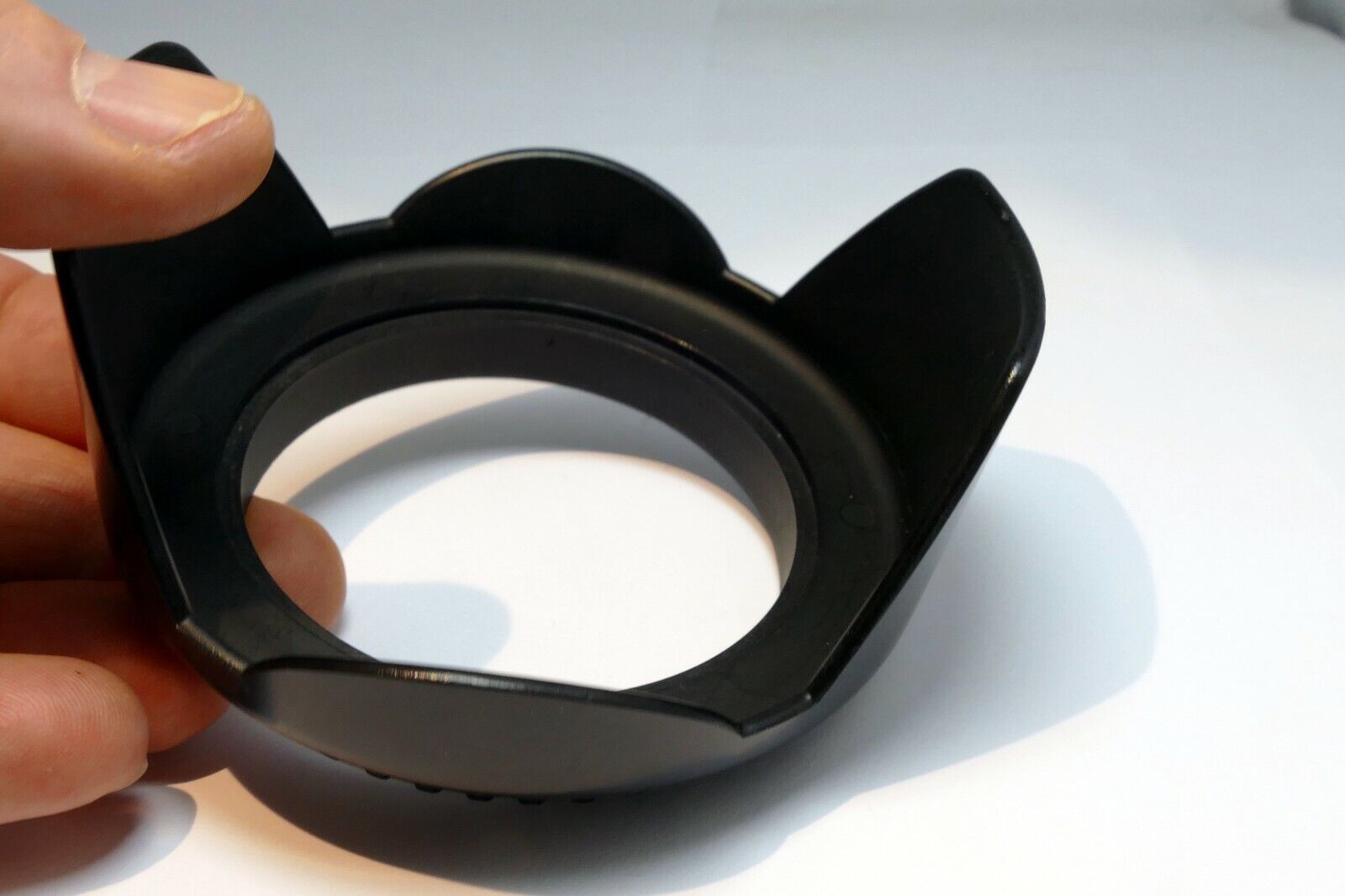 67mm Lens Hood Shade screw in petal  18-135mm