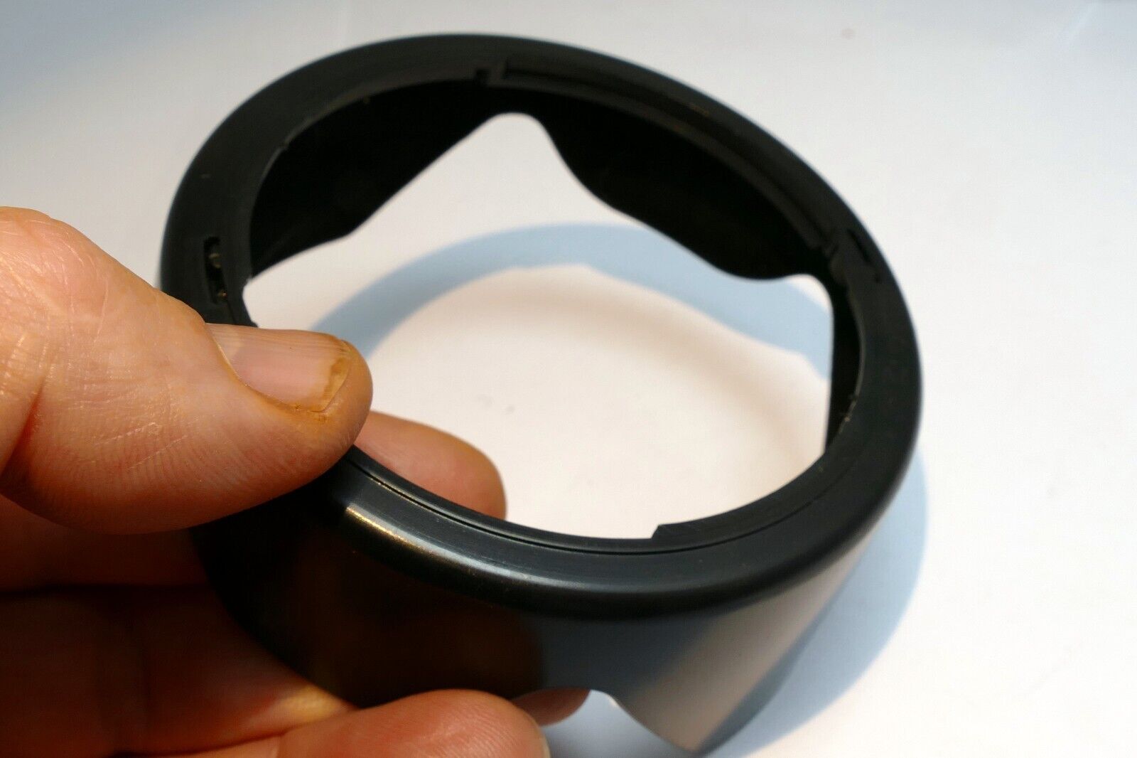 Bayonet Mount Lens Hood Canon EF-S 18-135mm f/3.5-5.6 IS STM USA replaces EW-73B