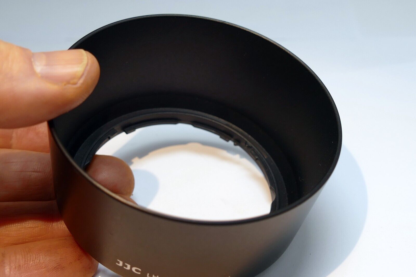 Replacement Lens Hood Shade for Nikon AF-P DX NIKKOR 70-300mm f4.5-6.3G ED HB-77