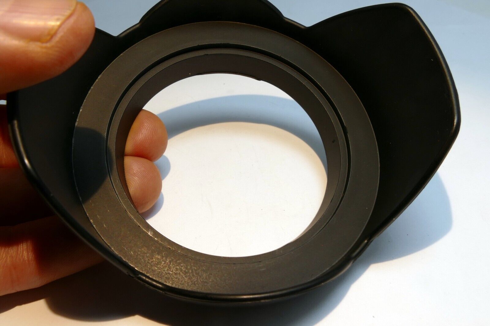 67mm Lens Hood  Shade threaded screw in plastic for 18-200mm