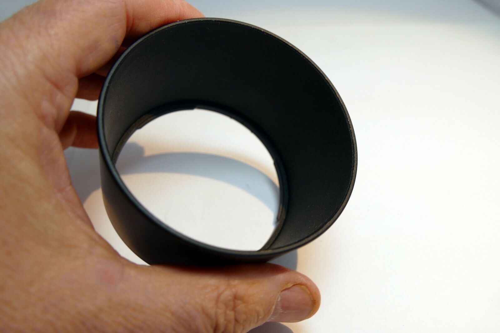 68.5mm ID plastic Lens Hood unknown brand  twist on type for telephoto