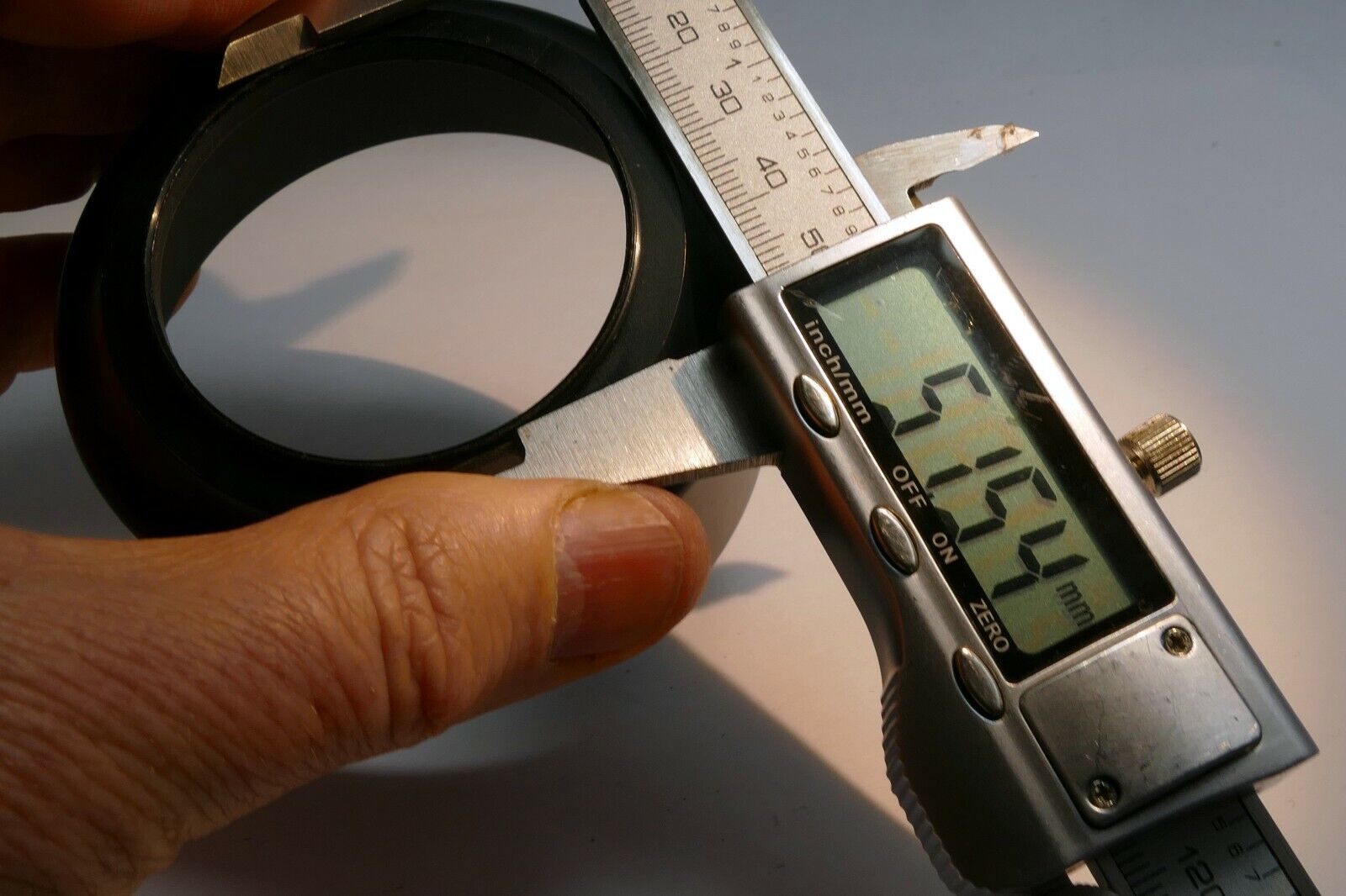 52mm Lens hood Shade screw in type plastic for 50mm f2.8 macro lens or f1.8