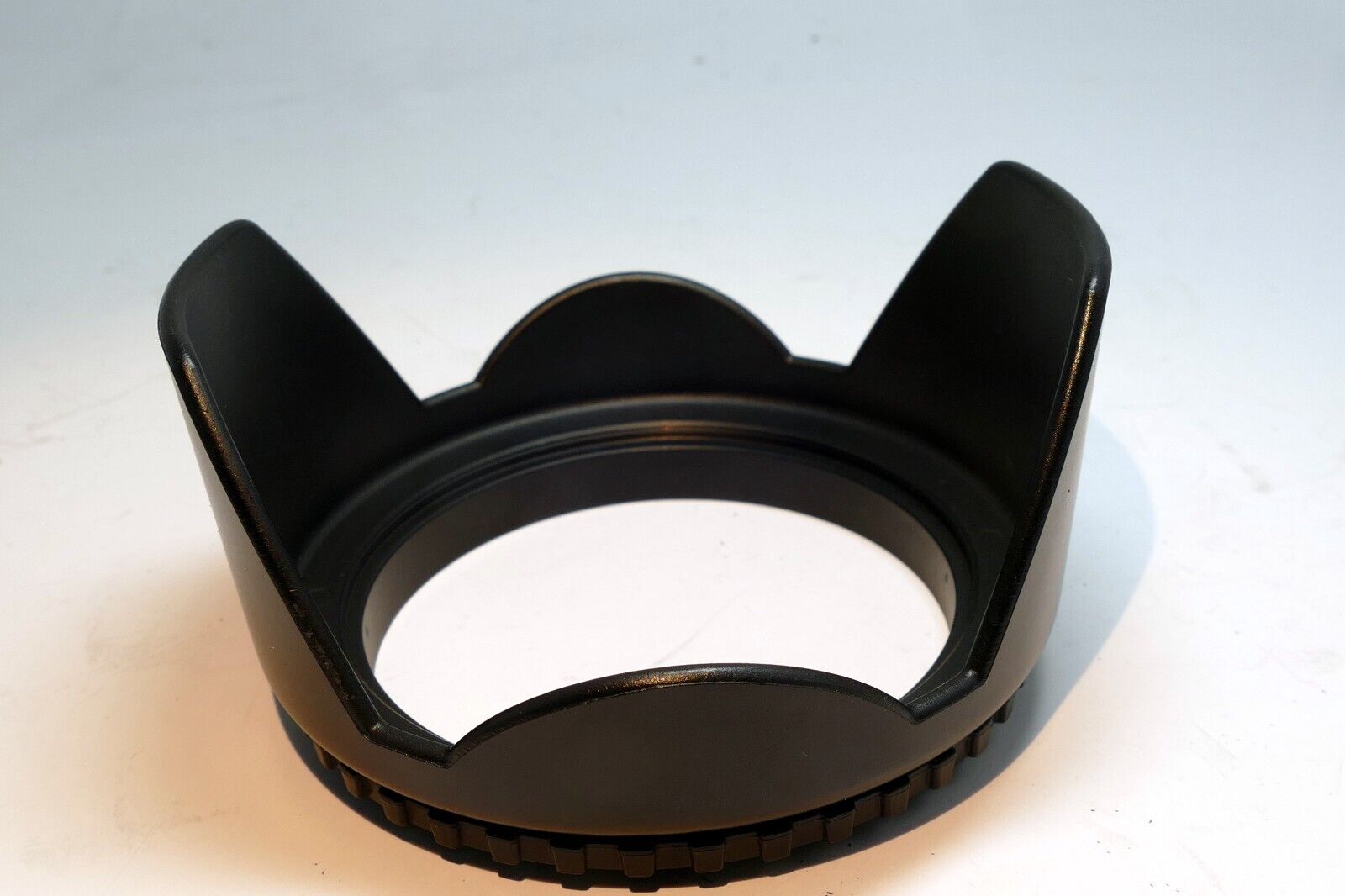 77mm Petal Lens hood shade  for  70-200mm f2.8