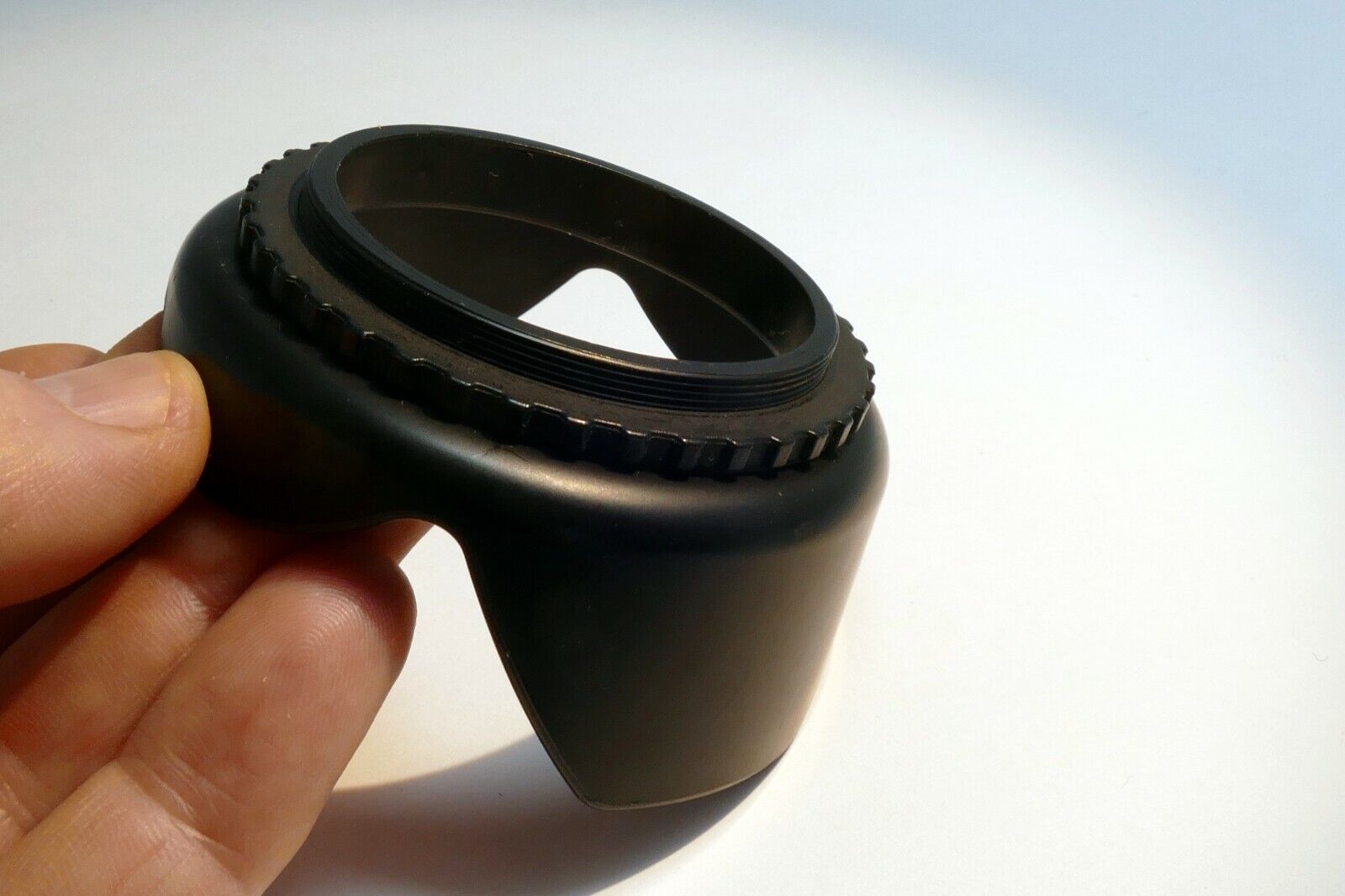 52mm Plastic Petal shaped Lens hood Shade for  18-55mm lens Screw in type