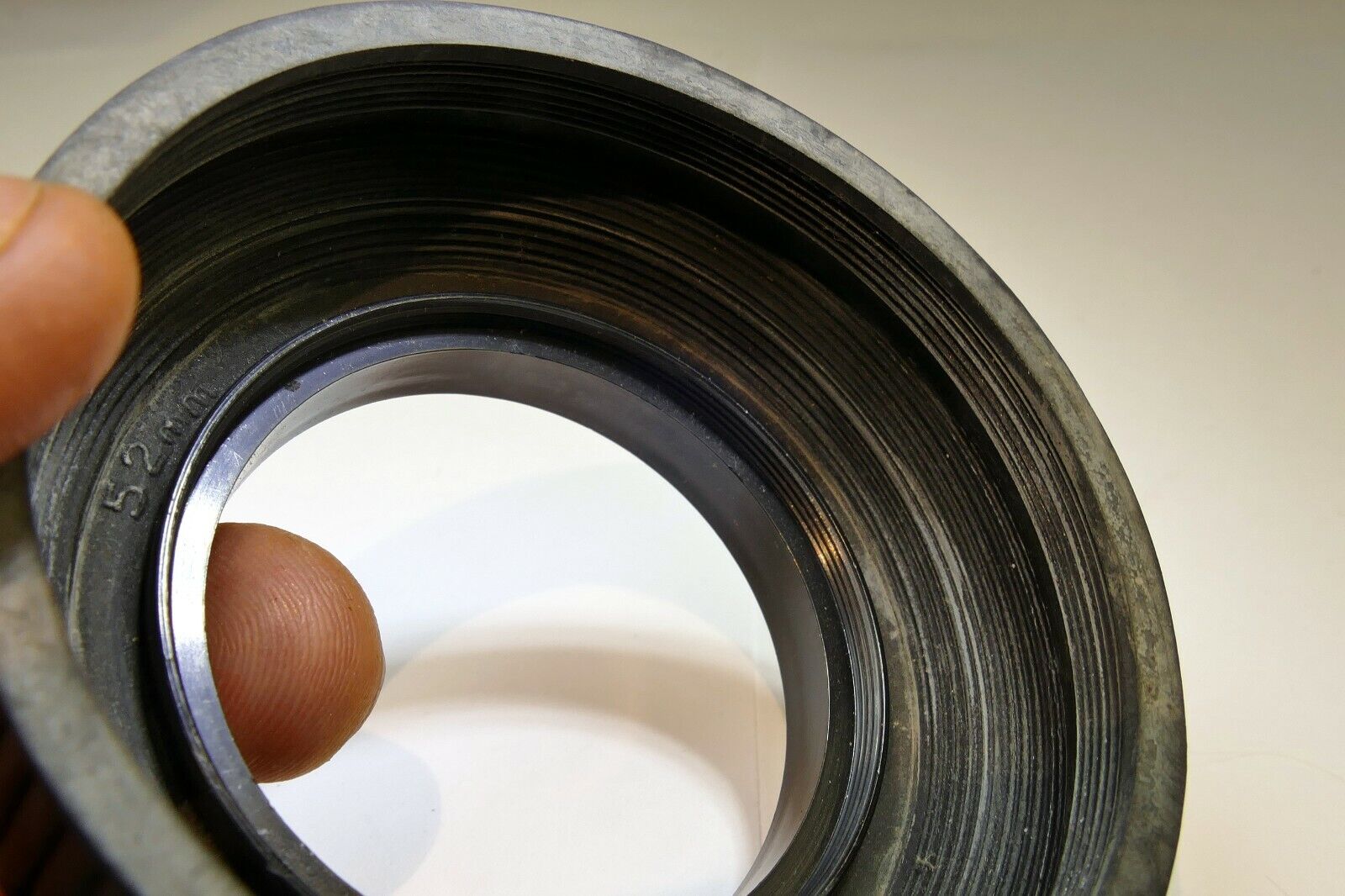 52mm Rubber Lens Hood Shade double threaded for 50mm f1.8 f1.7 lenses