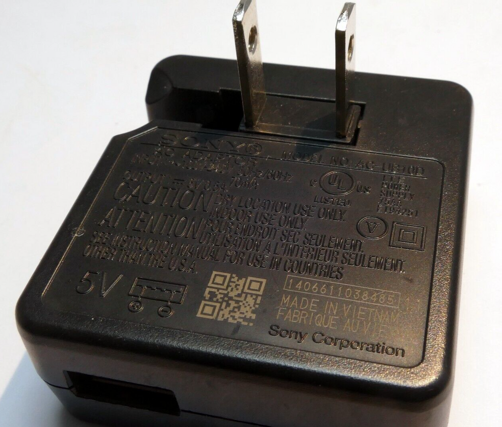 Sony AC-UB10D AC USB battery charger adapter for Cybershot (missing USB C cable)