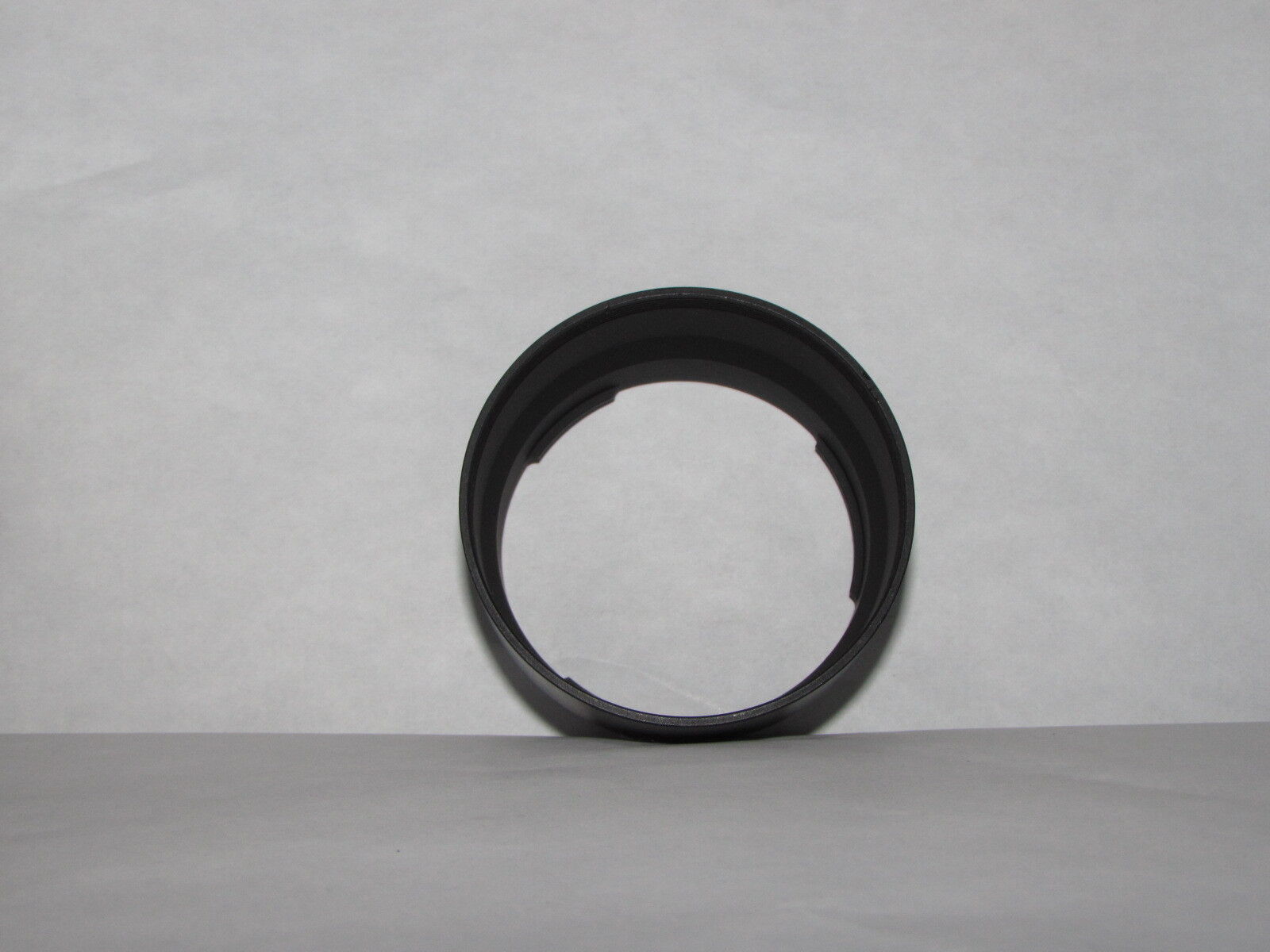 Unknown band Twist on Lens Hood 51.8mm ID  B20509