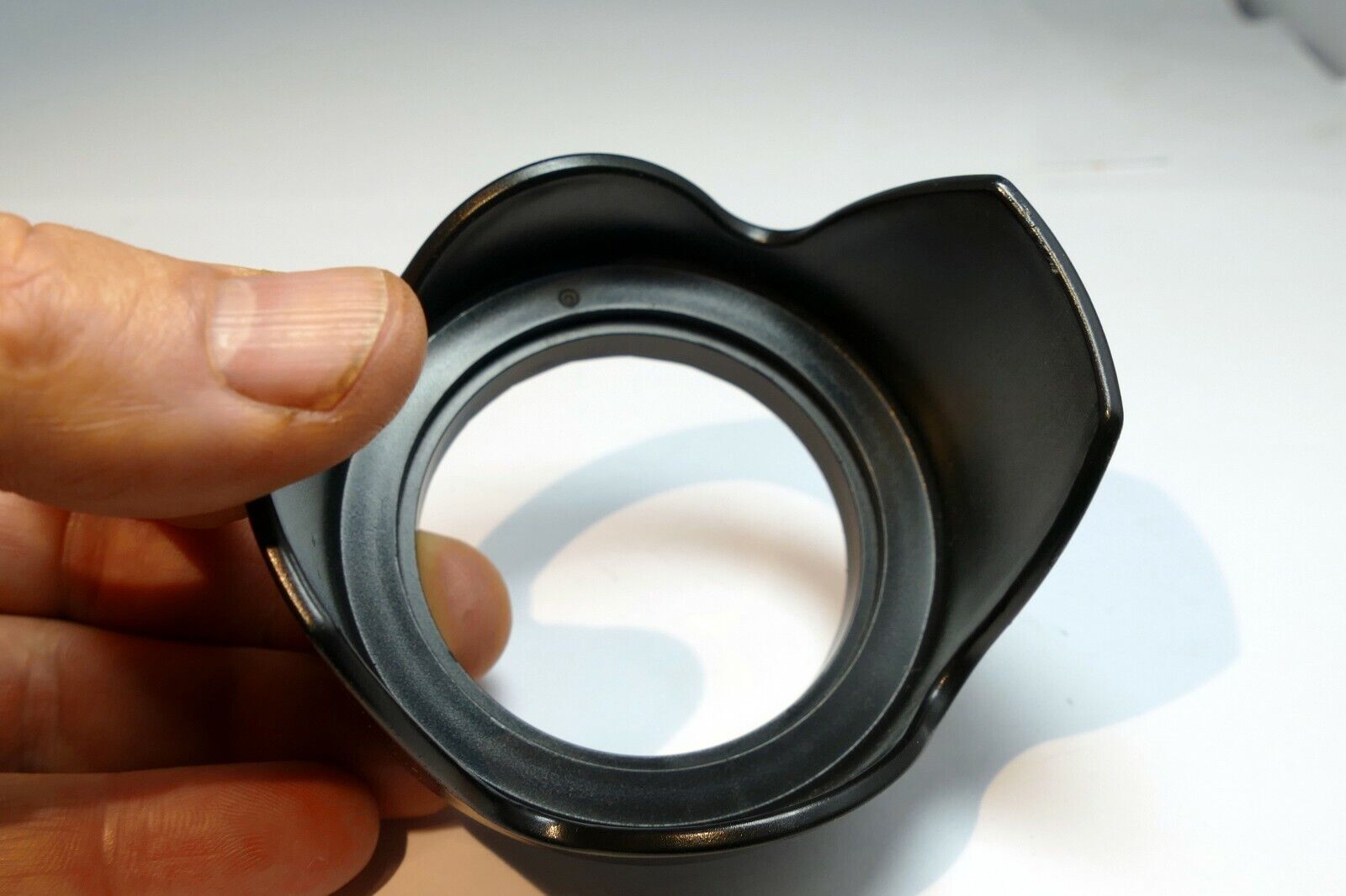 58mm Plastic Lens Hood Shade petal shaped for telephoto 18-200mm