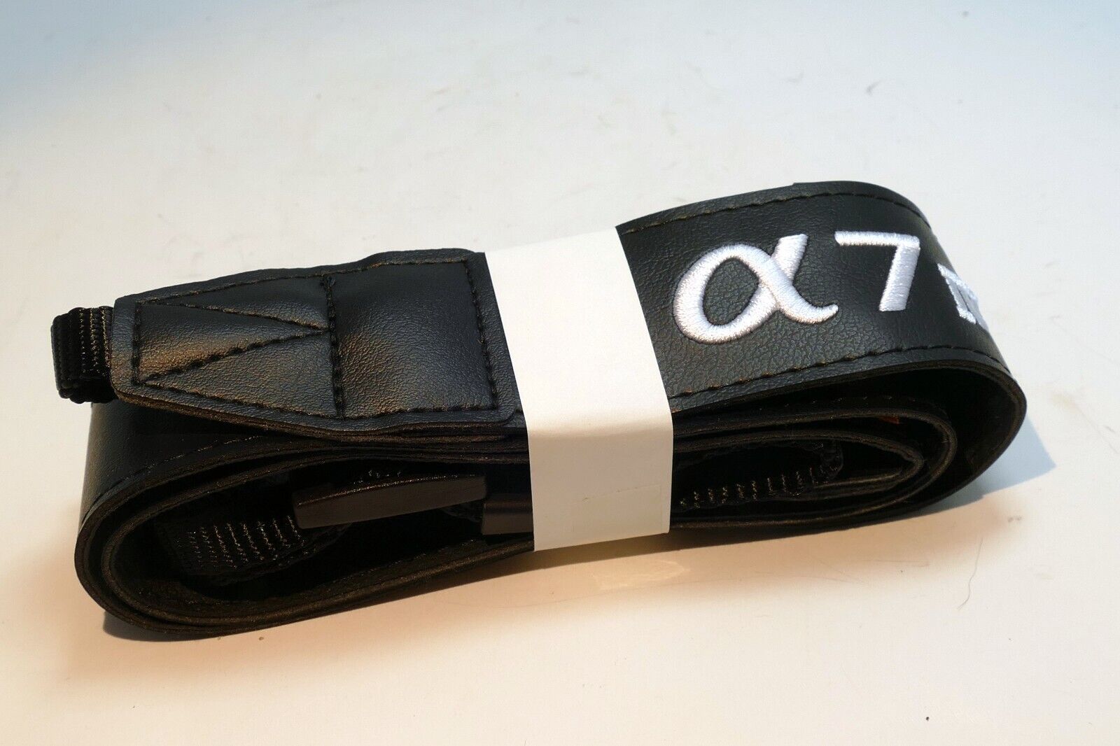 Sony α7 IV Alpha  Shoulder Camera  Strap original OEM - black white