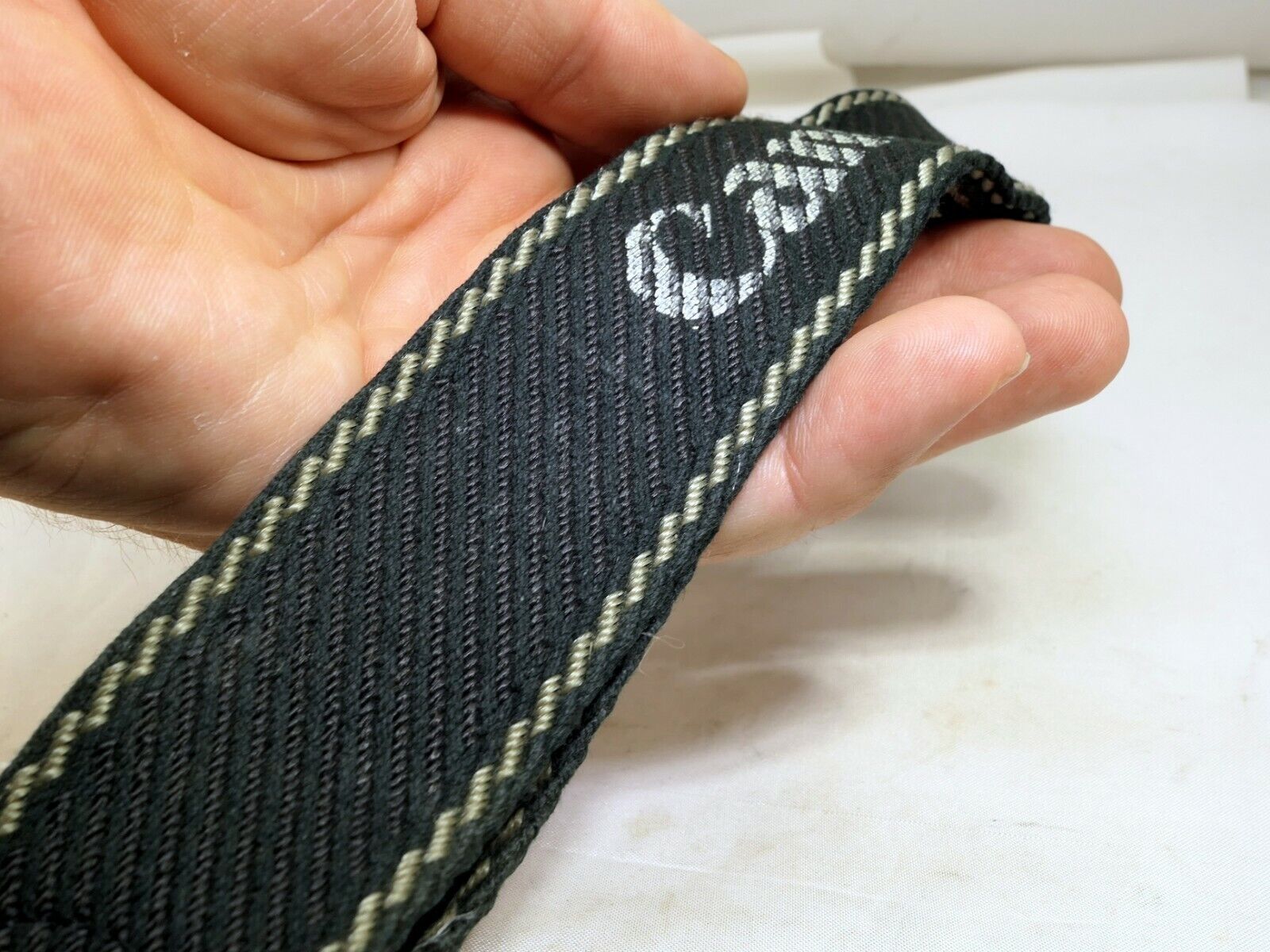 Canon EOS SLR Digital Camera Neck Shoulder Strap Genuine OEM  Black- White