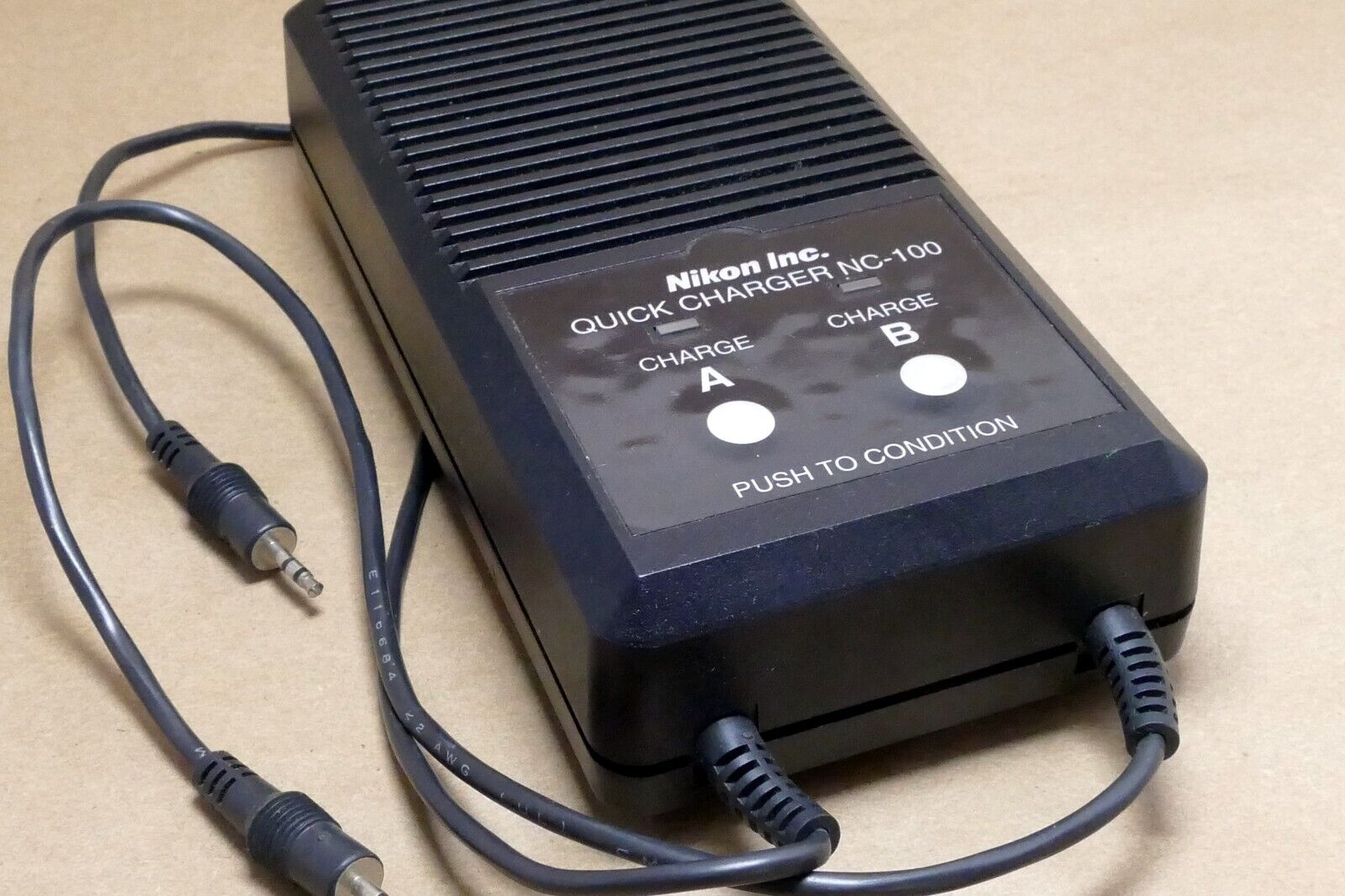 Nikon NC-100 Quick  Battery charger