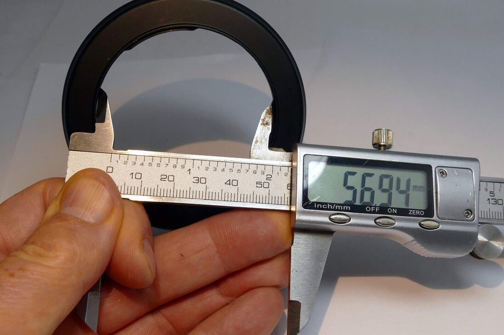 Plastic  52mm Lens Hood twist on type