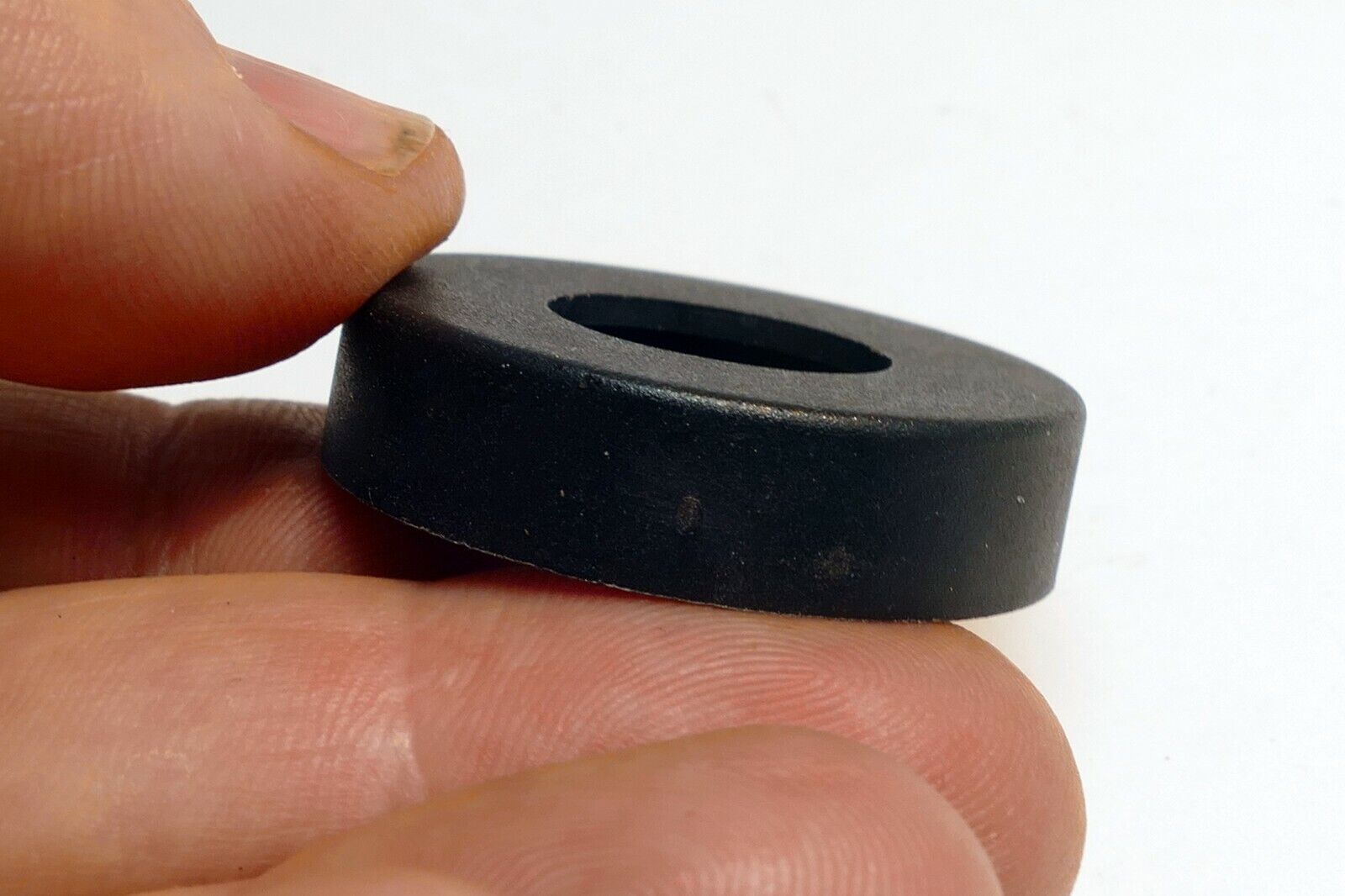 32mm ID round rigid plastic eye piece cup for camera missing ring