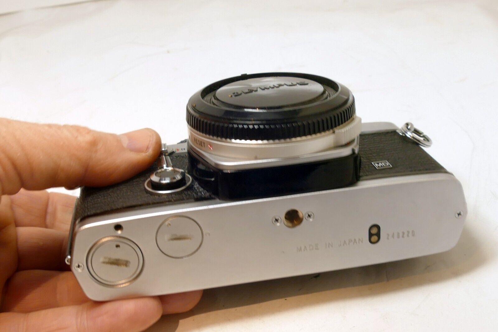 Olympus OM-2 35mm SLR Film Camera Body Only - tested , works good