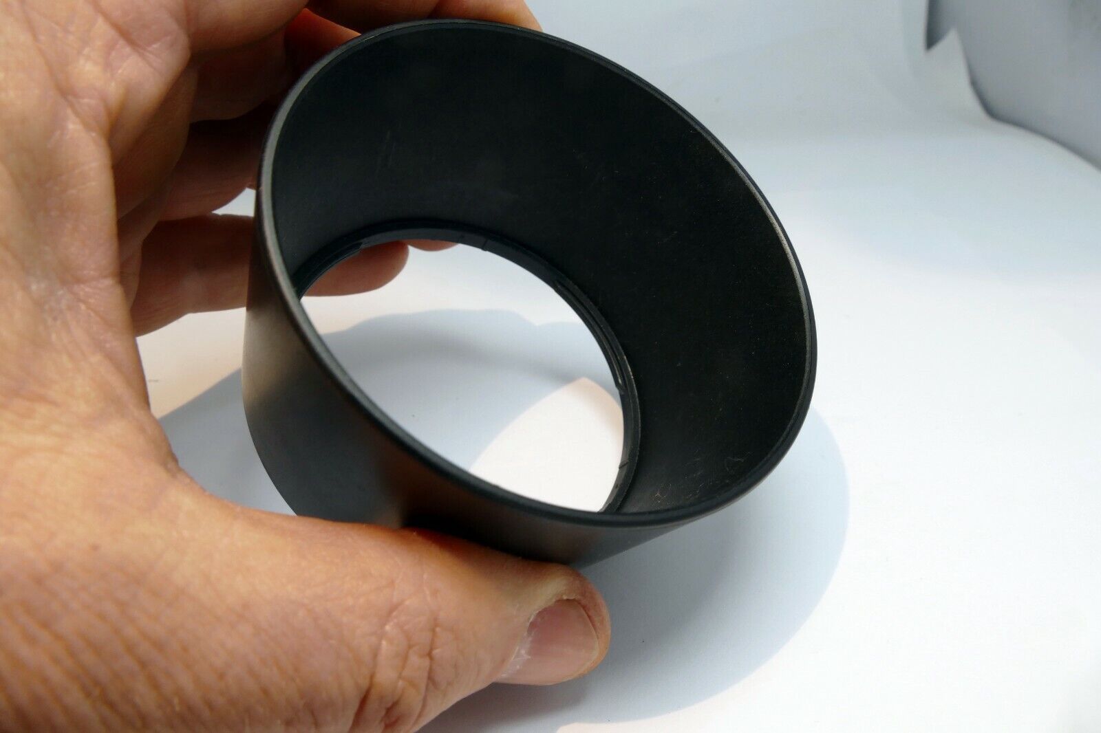 70mm ID Twist on Lens Hood Shade telephoto unknown brand