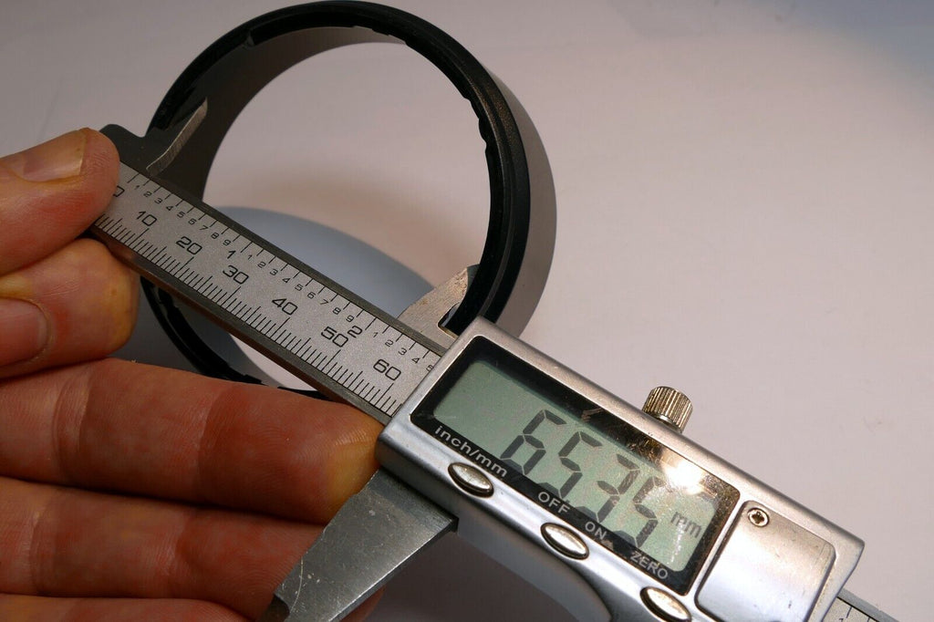 61mm Plastic Lens Hood Shade  twist on type