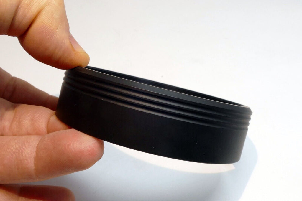 Shade Lens Hood adapter with 82mm threads in the front