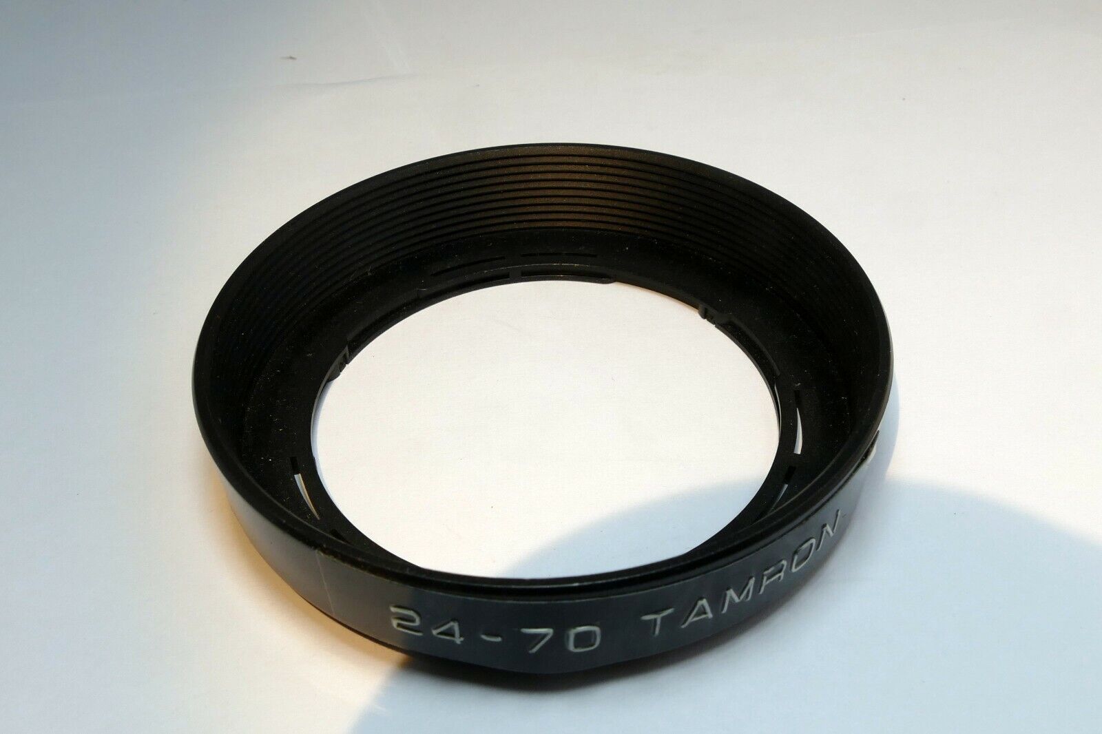 Tamron B7FH plastic Lens Hood Japan for 24-70mm f3.3-5.6 AF zoom 62mm rim