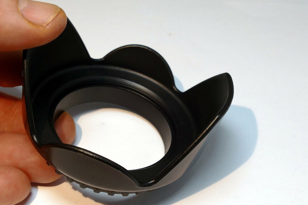 52mm Petal Shaped Plastic Lens Hood screw in type for 18-55mm zoom kit