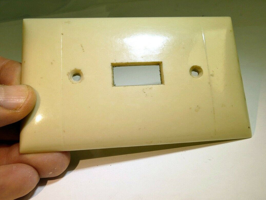 1-Port Switch Plastic Wall Plate - Ivory single toggle