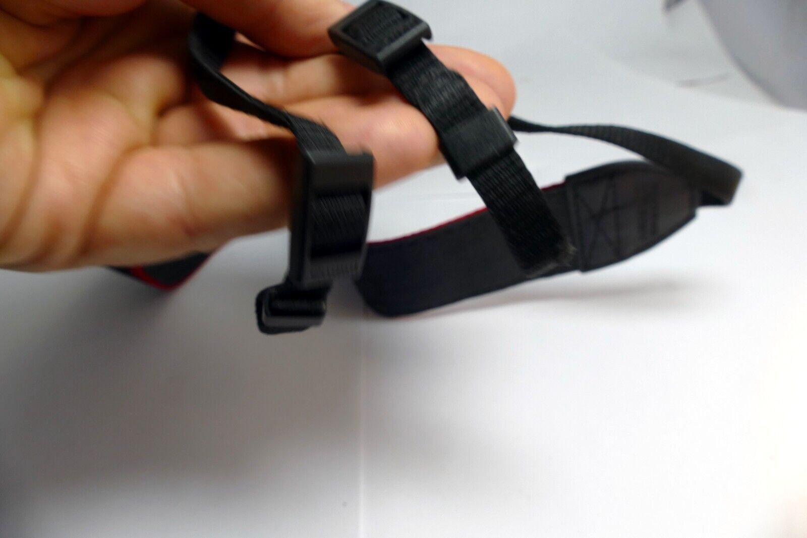 Canon EOS 90D Digital Camera Neck Shoulder Strap Black-Red - Genuine MINT